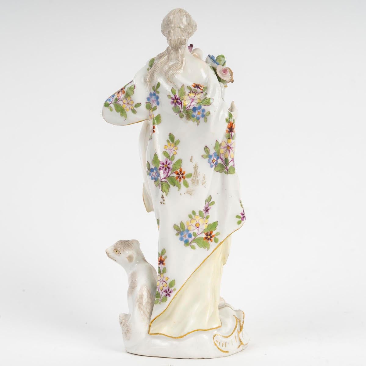 Scultura in porcellana di Meissen Porcelain del XVIII secolo raffigurante una donna elegante, periodo Luigi XV In condizioni buone in vendita a Saint-Ouen, FR