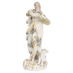 Sculpture en porcelaine de Meissen du XVIIIe siècle représentant une femme élégante, d'époque Louis XV