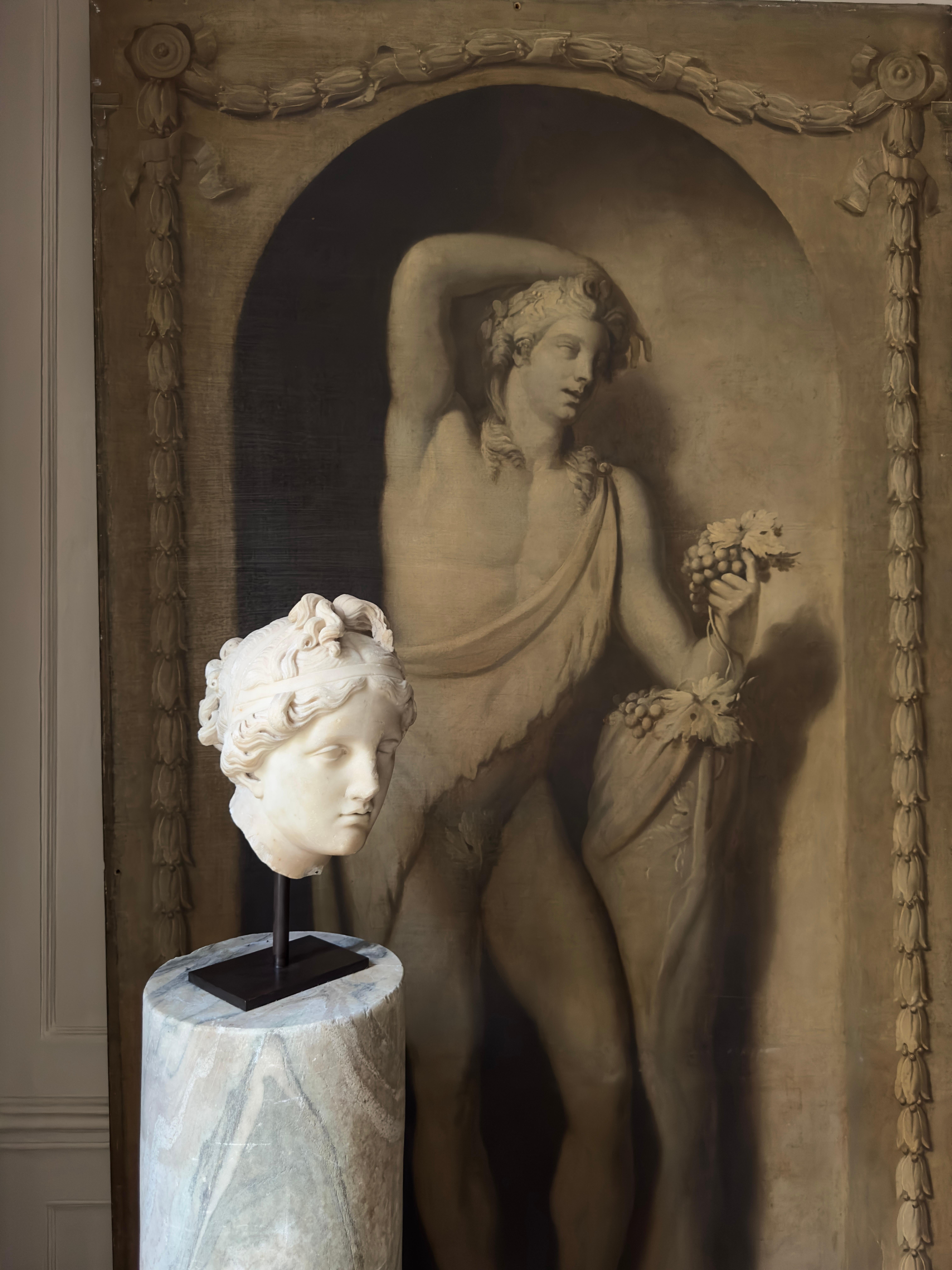 A large 18th century or earlier statuary marble head of Venus, goddess of Love. Life-size and beautifully carved with superb detail to her hair & face. Probably Italian and an early representation of the ‘Crouching Venus’.

Measures - 39cm H x 18cm