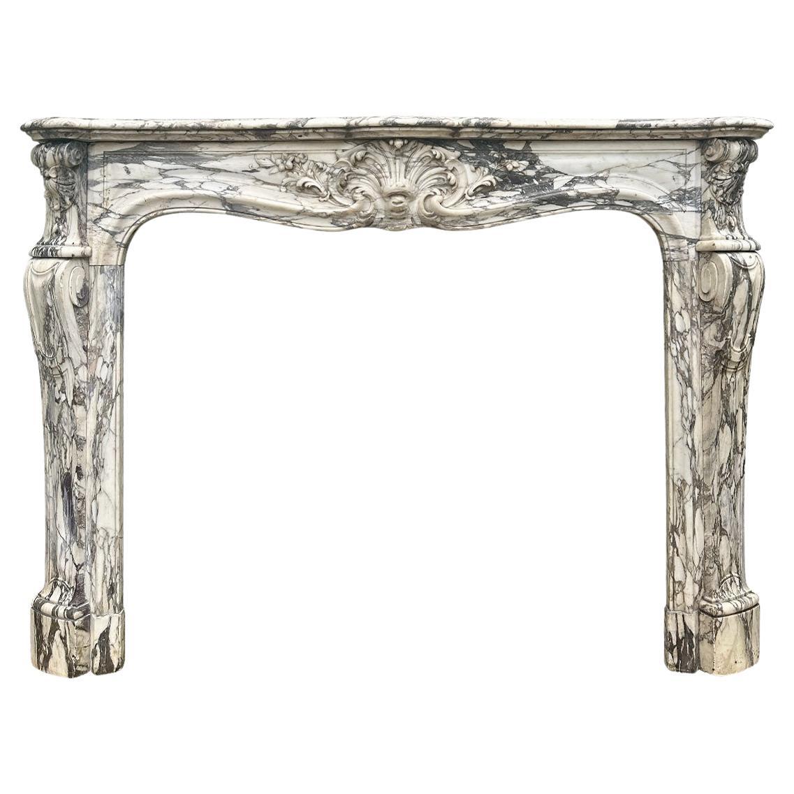 Cheminée française d'époque Louis XV Breche Viiolette en marbre du 18ème siècle en vente