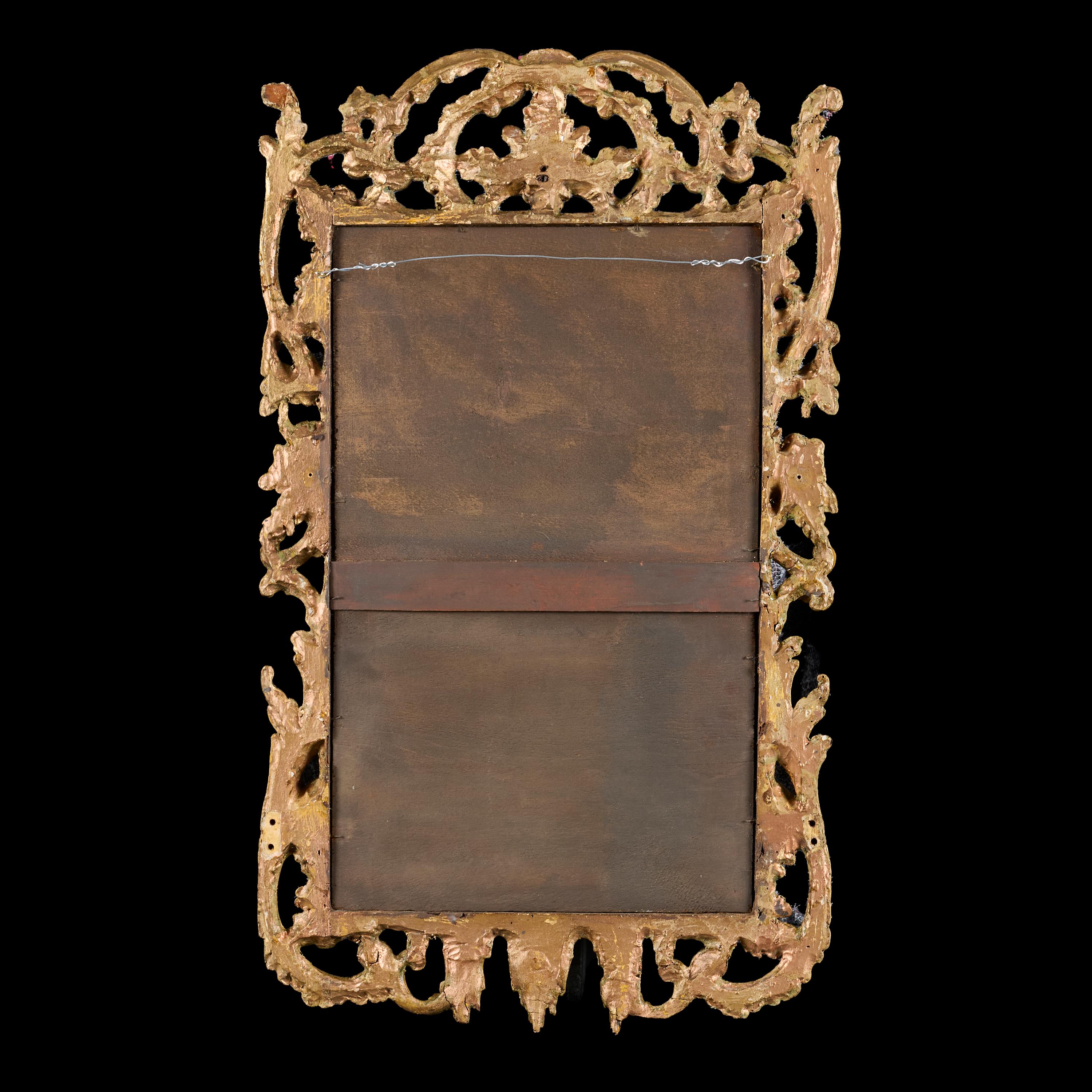 An 18th Century Rococo Giltwood Mirror of Small Scale en Bueno estado para la venta en London, GB