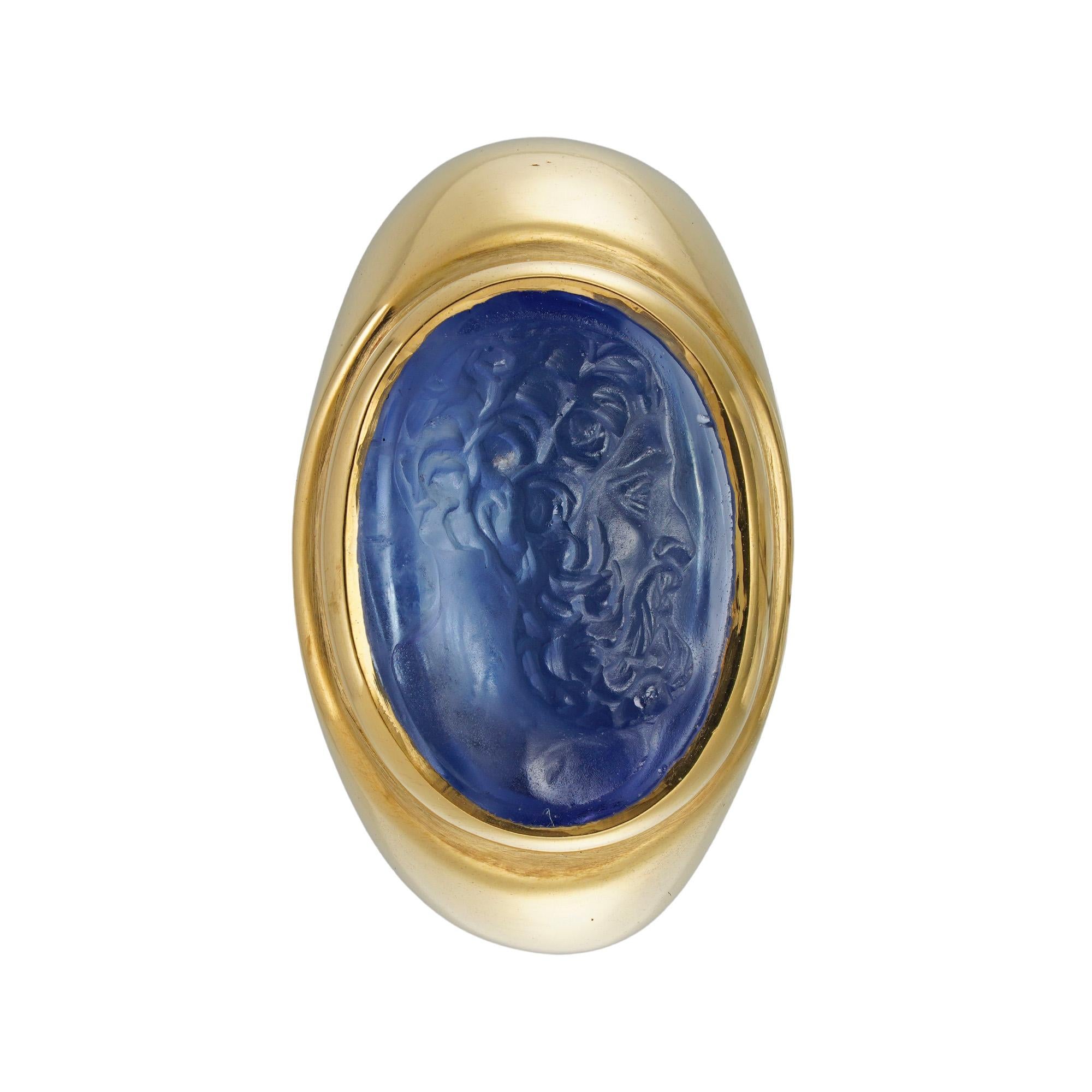 Cabochon An 18th century sapphire cameo depicting Hercules For Sale