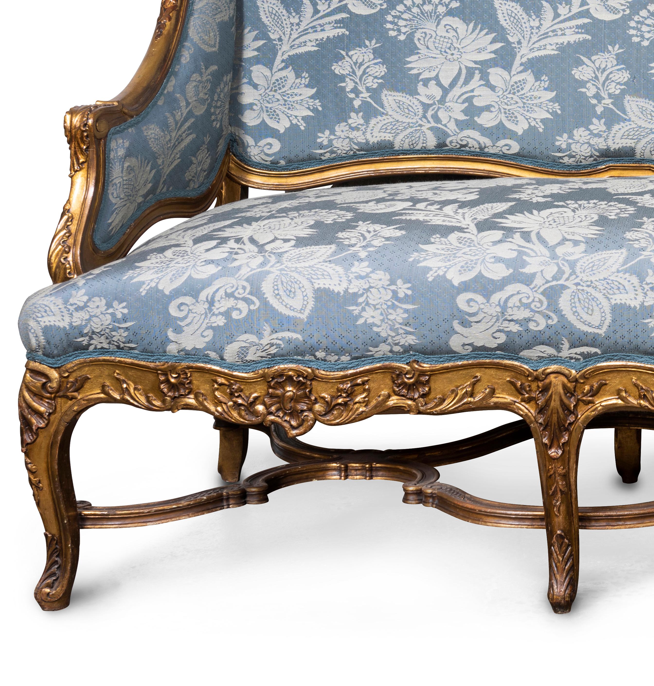 Italian A 19th Century Serpentine Fronted Venetian Giltwood Divano For Sale