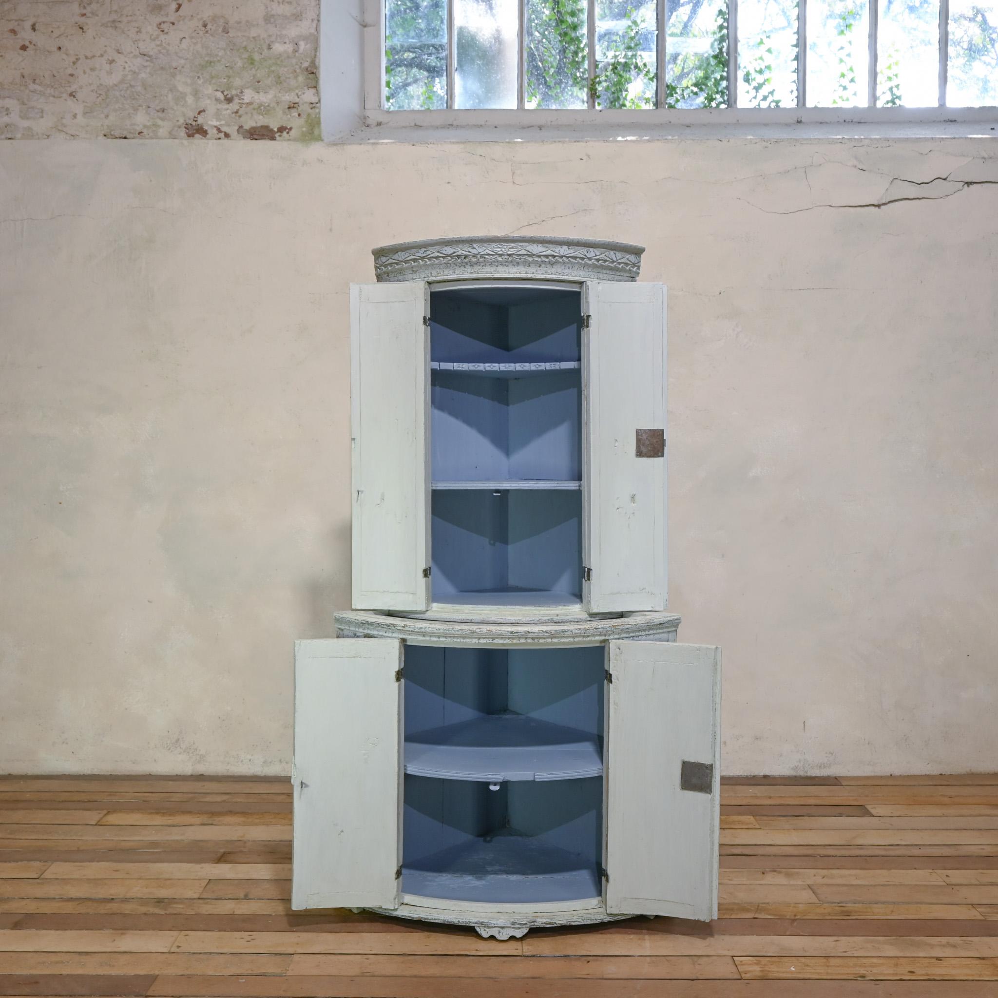 An 18th Century Swedish Gustavian Corner Cupboard For Sale 5