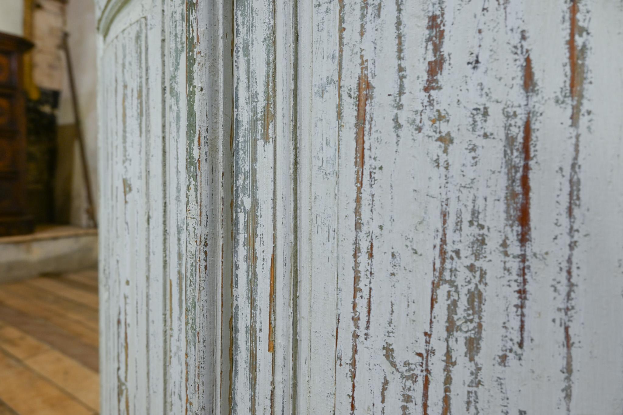 An 18th Century Swedish Gustavian Corner Cupboard For Sale 7