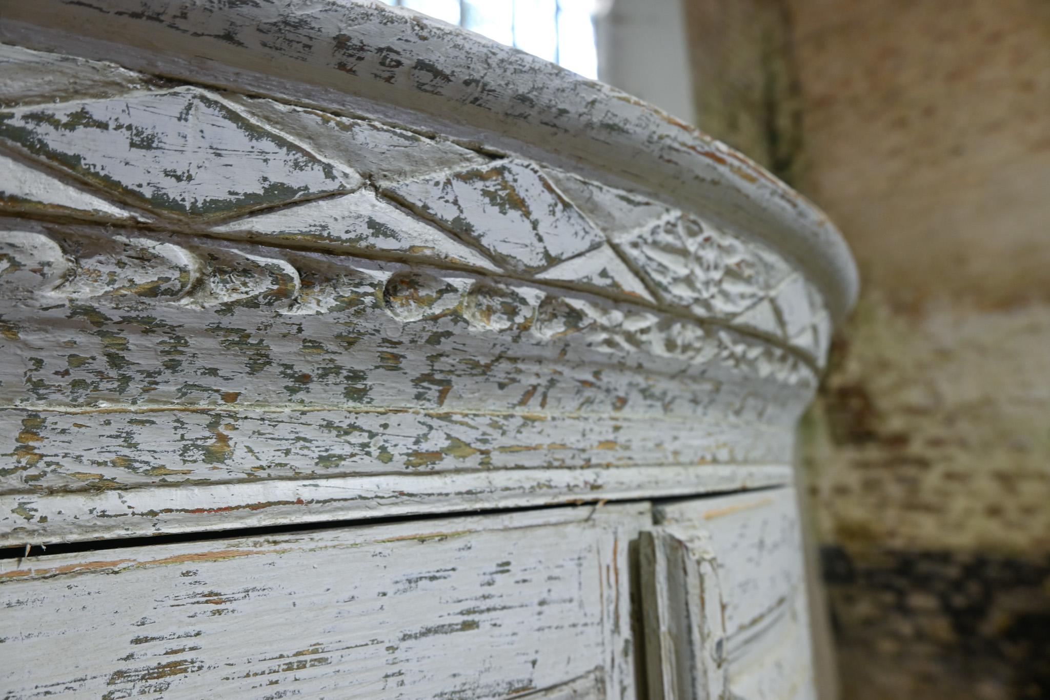 An 18th Century Swedish Gustavian Corner Cupboard For Sale 9