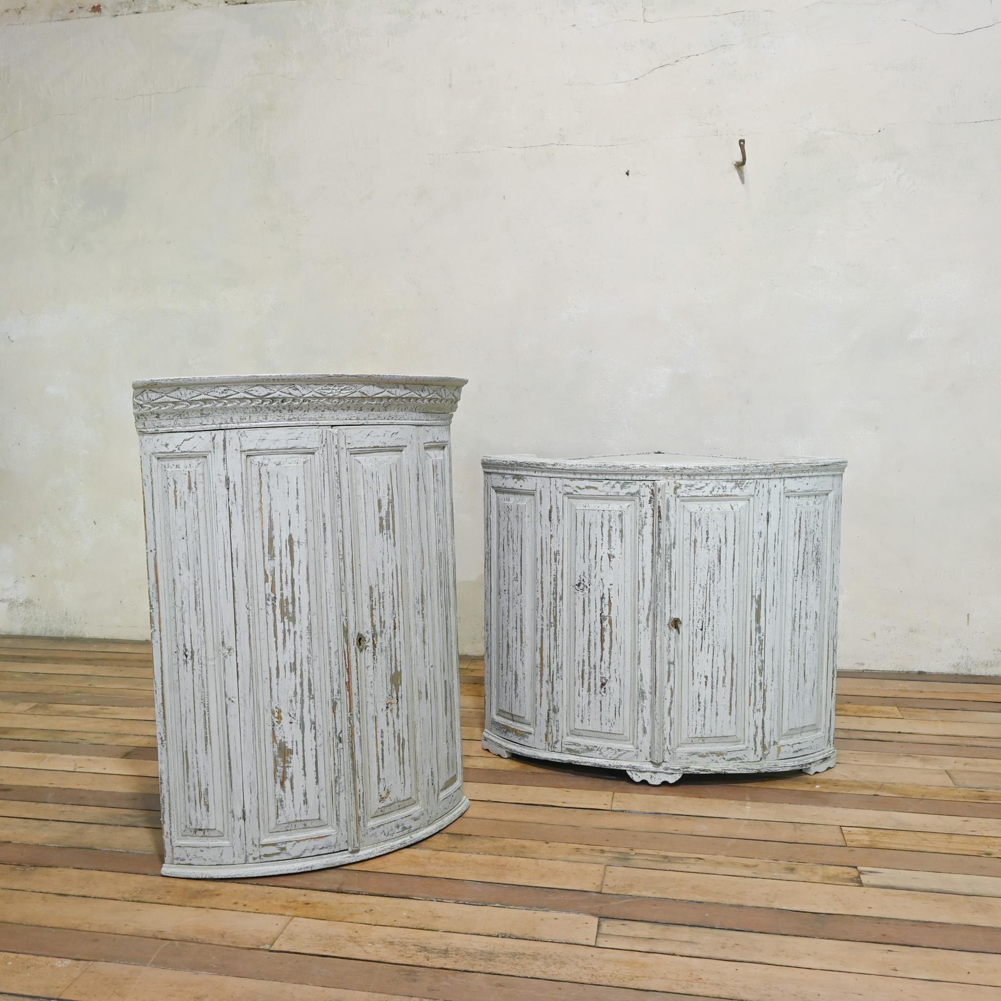 An 18th Century Swedish Gustavian Corner Cupboard For Sale 11