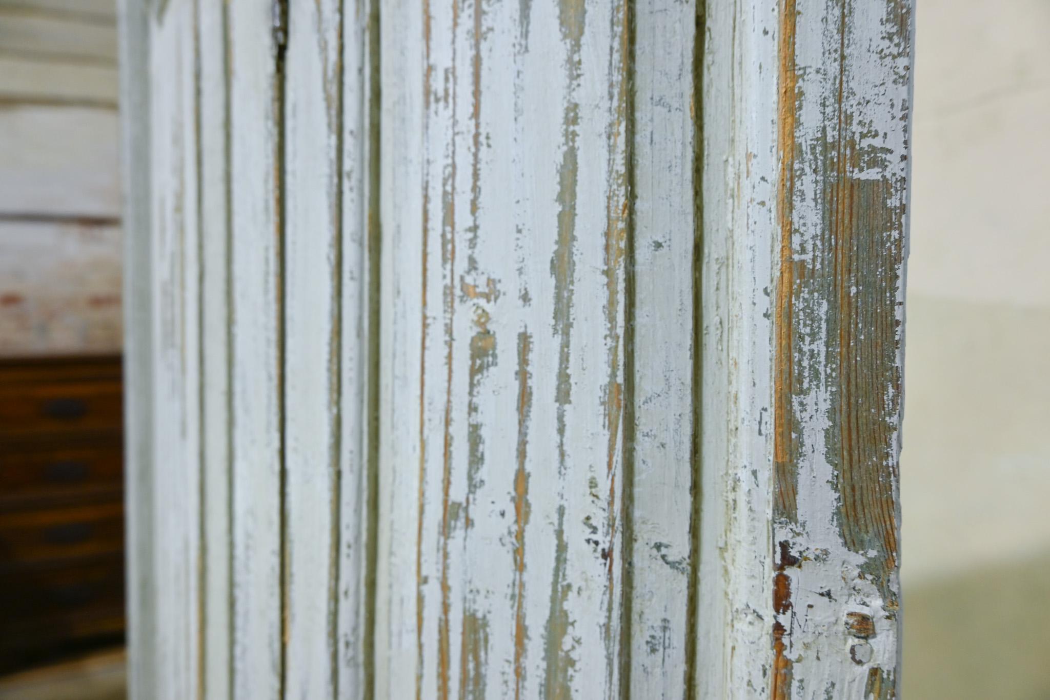 18th Century and Earlier An 18th Century Swedish Gustavian Corner Cupboard For Sale