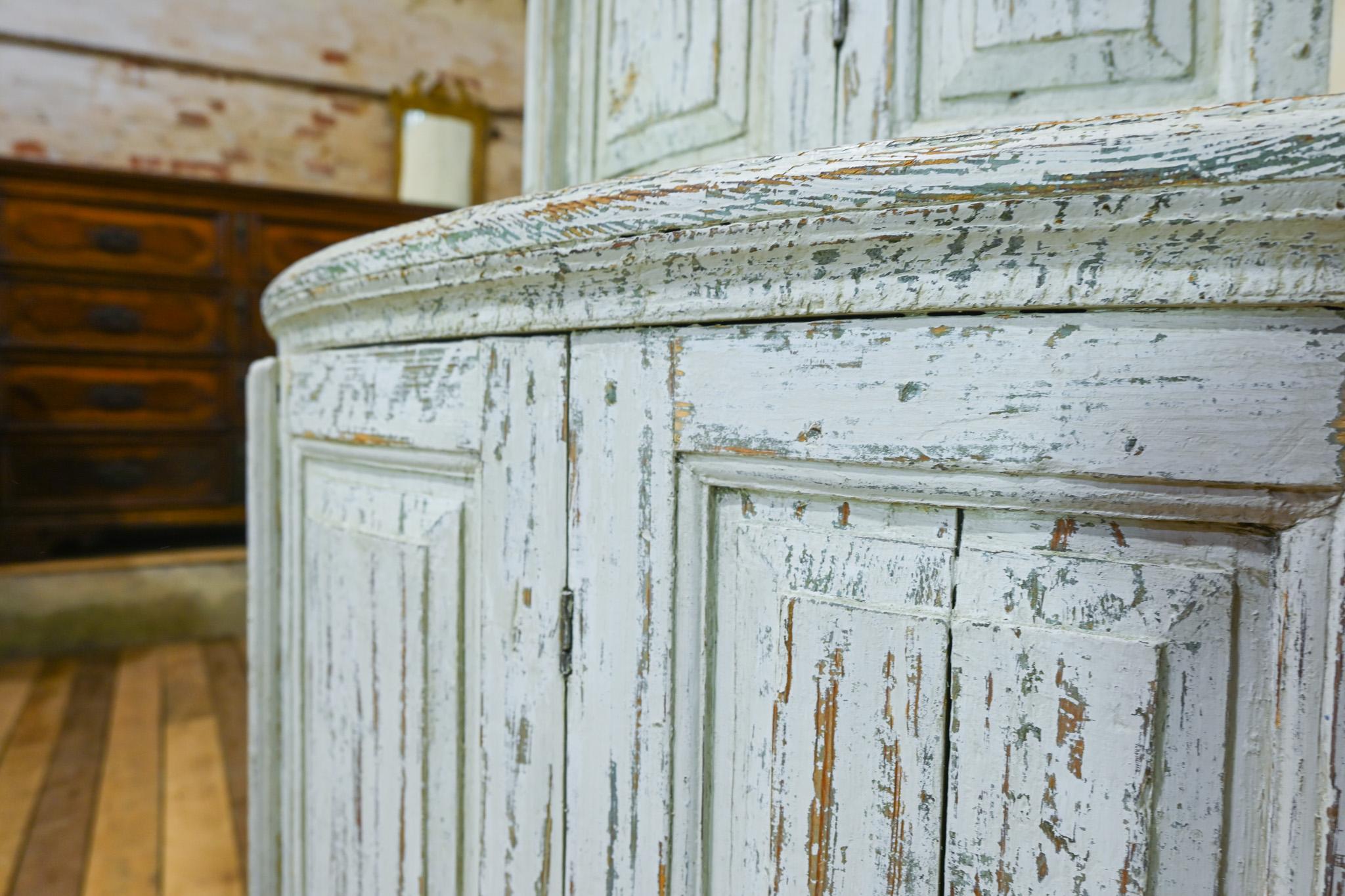 An 18th Century Swedish Gustavian Corner Cupboard For Sale 1