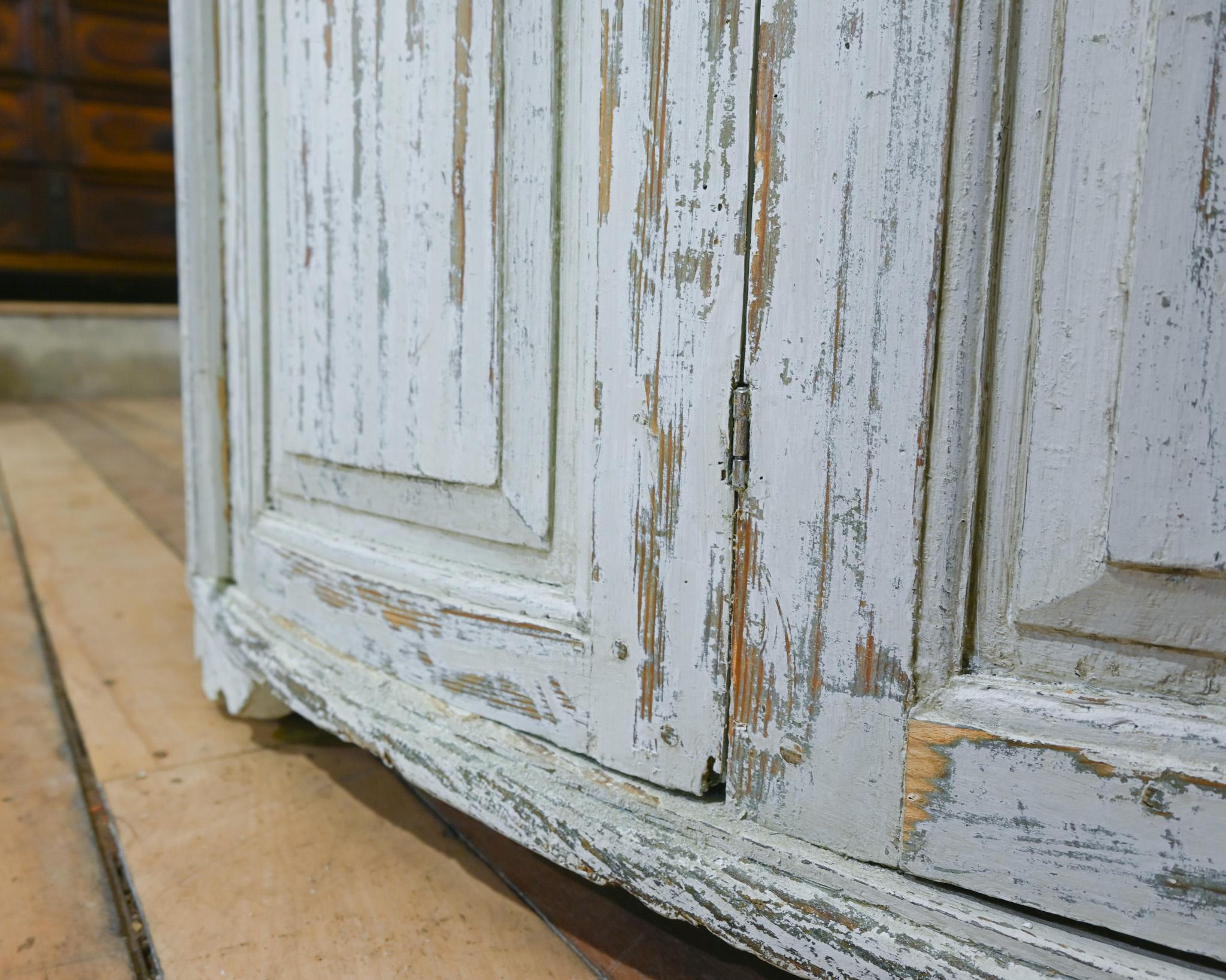 An 18th Century Swedish Gustavian Corner Cupboard For Sale 3