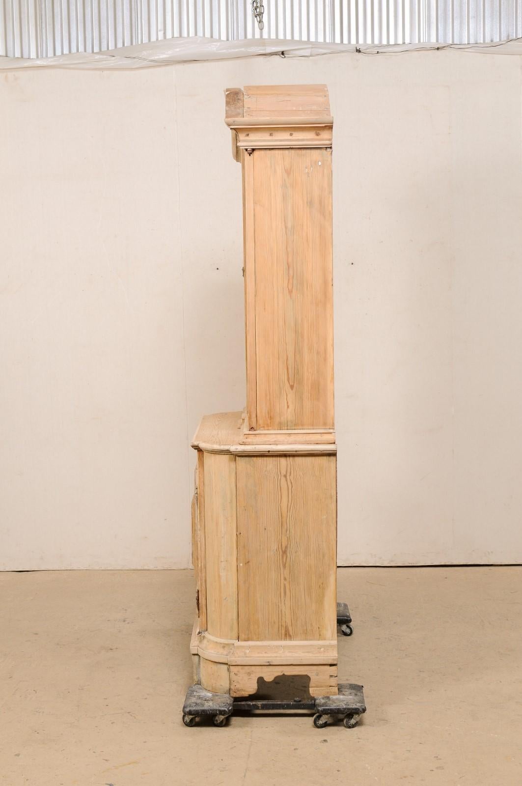 Holz-Schrankschrank aus dem schwedischen Rokoko des 18. Jahrhunderts mit Gießerei im Angebot 5