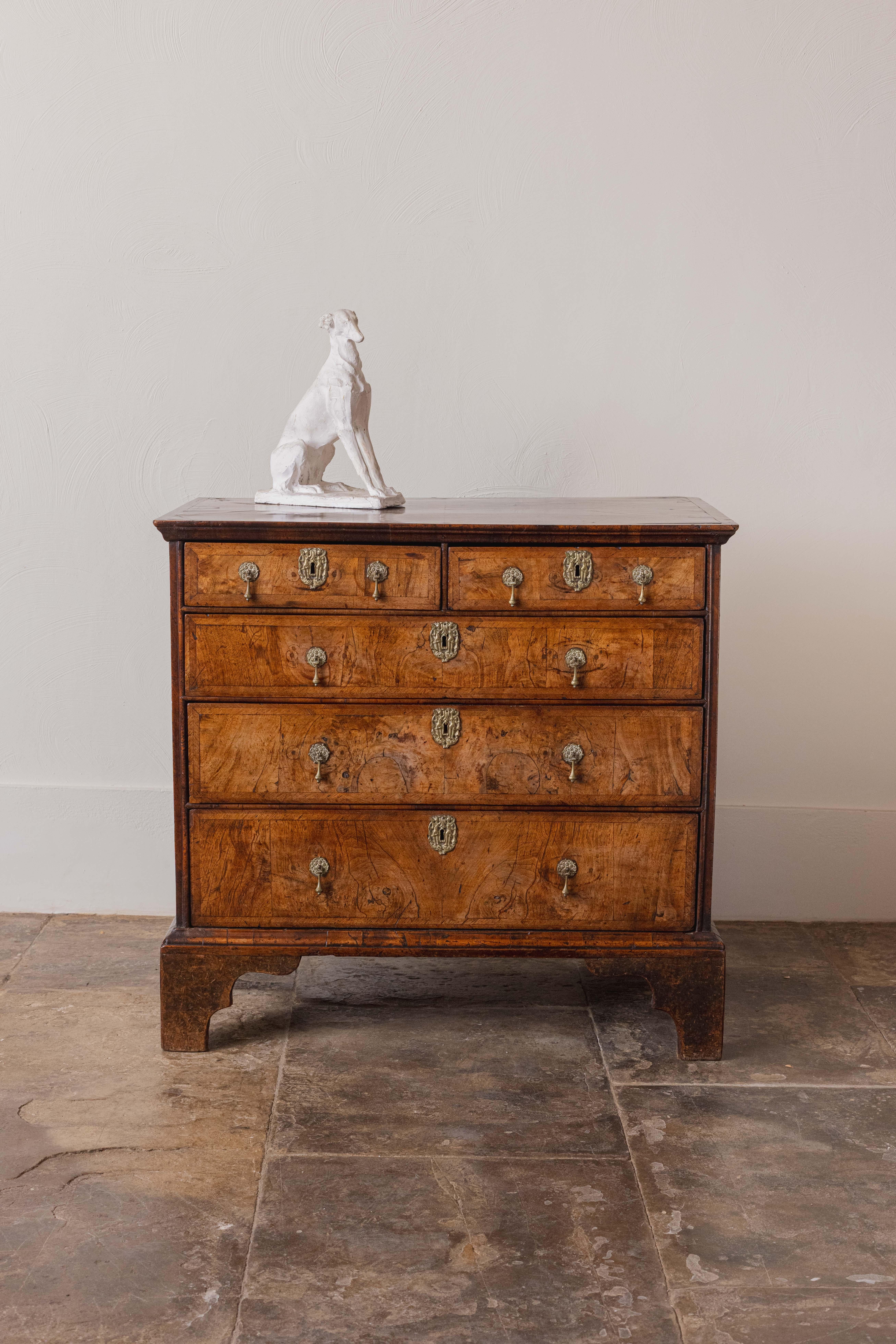An 18th Century Walnut Chest of Drawers For Sale 4