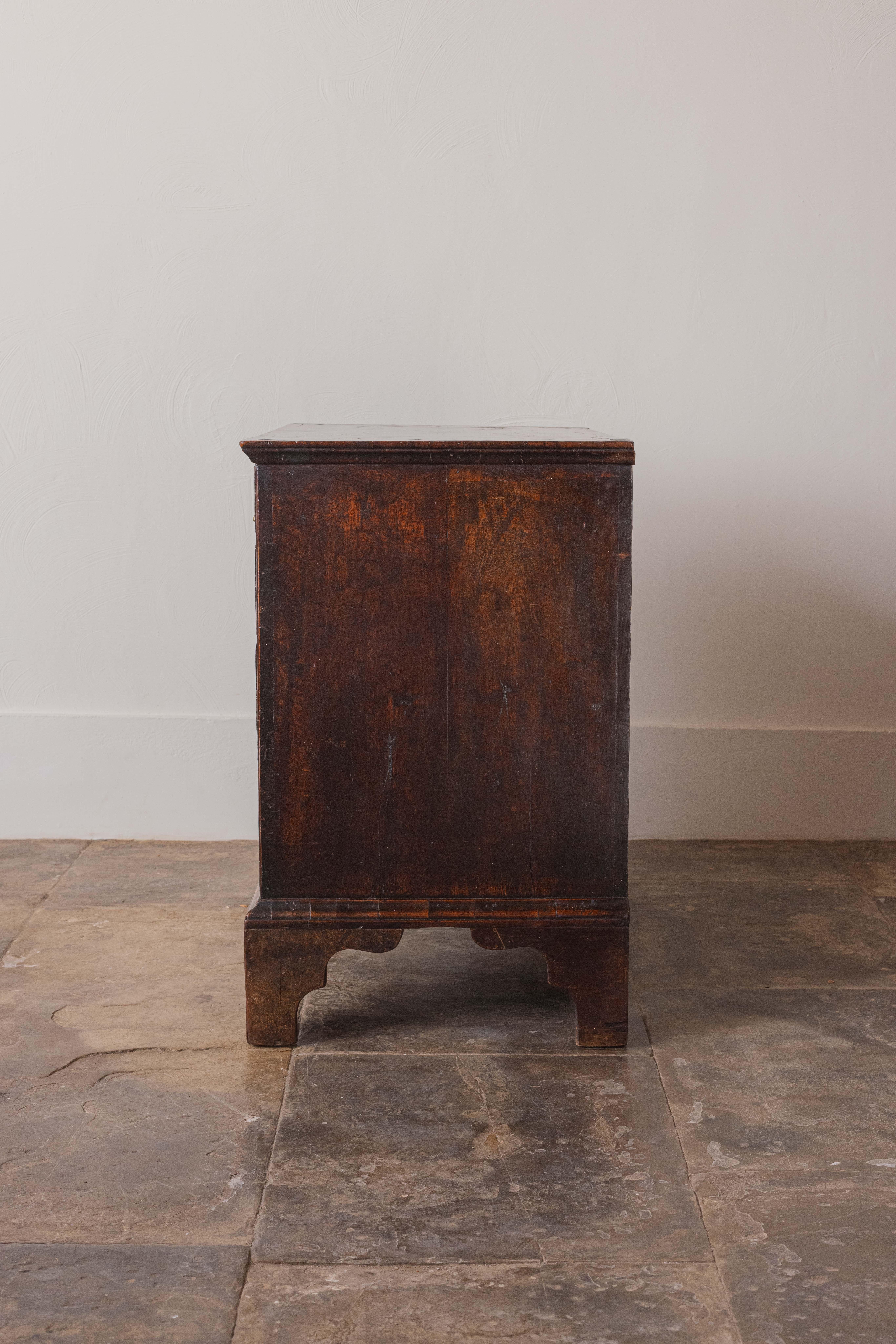 An 18th Century Walnut Chest of Drawers For Sale 5