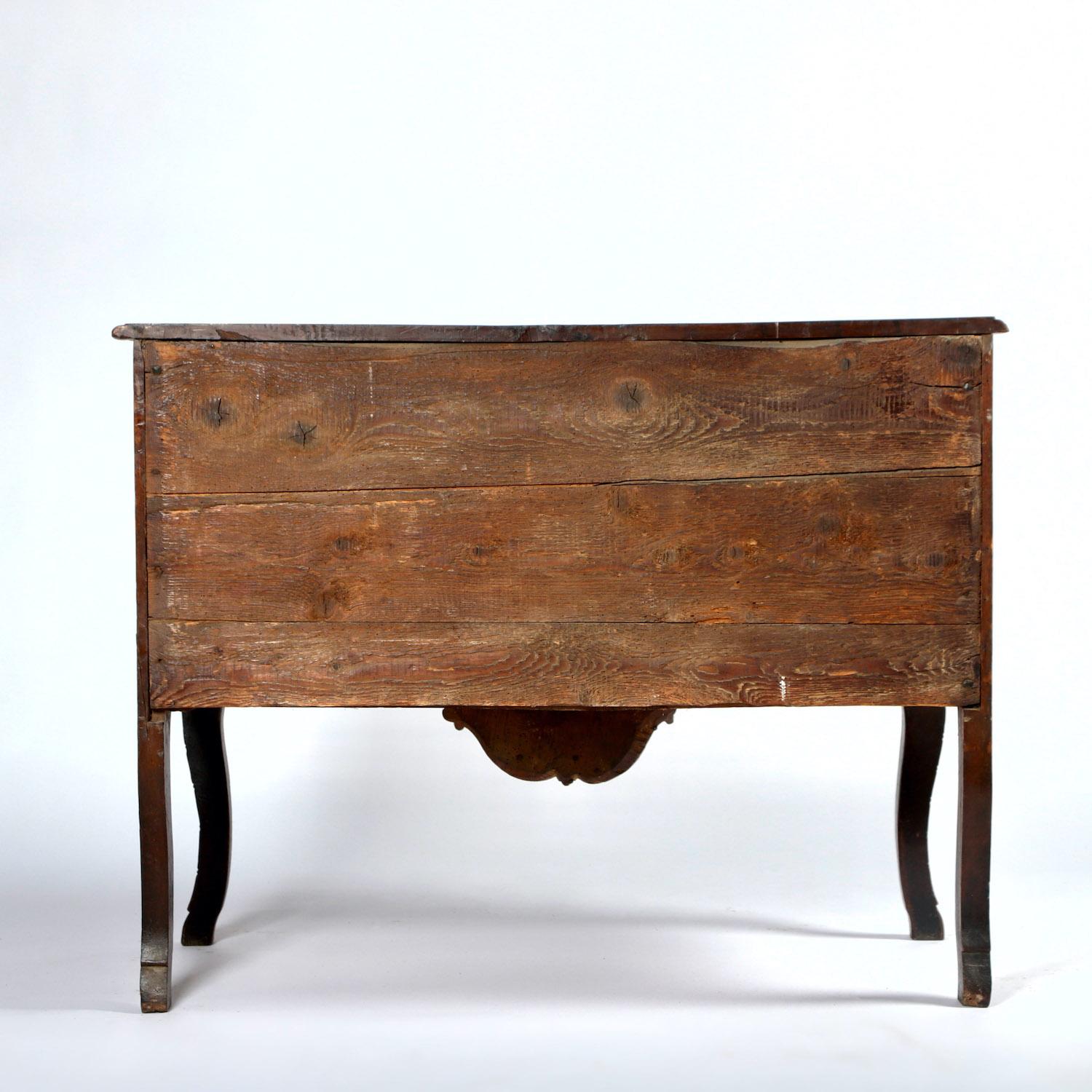 An 18th Century Walnut Commode For Sale 6