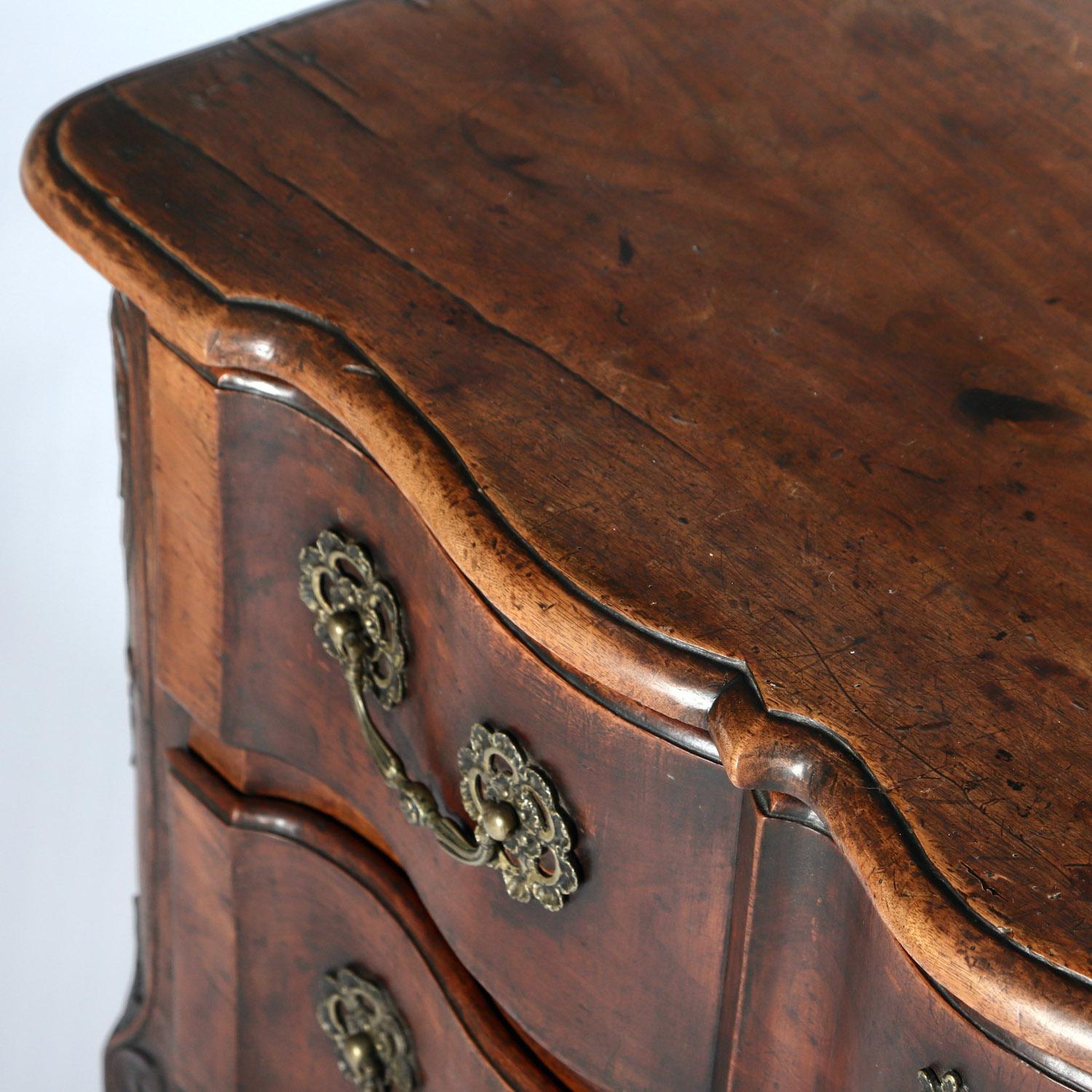 An 18th Century Walnut Commode For Sale 8