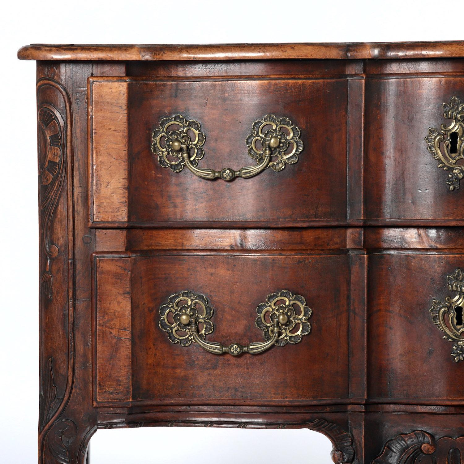 An 18th Century Walnut Commode For Sale 13