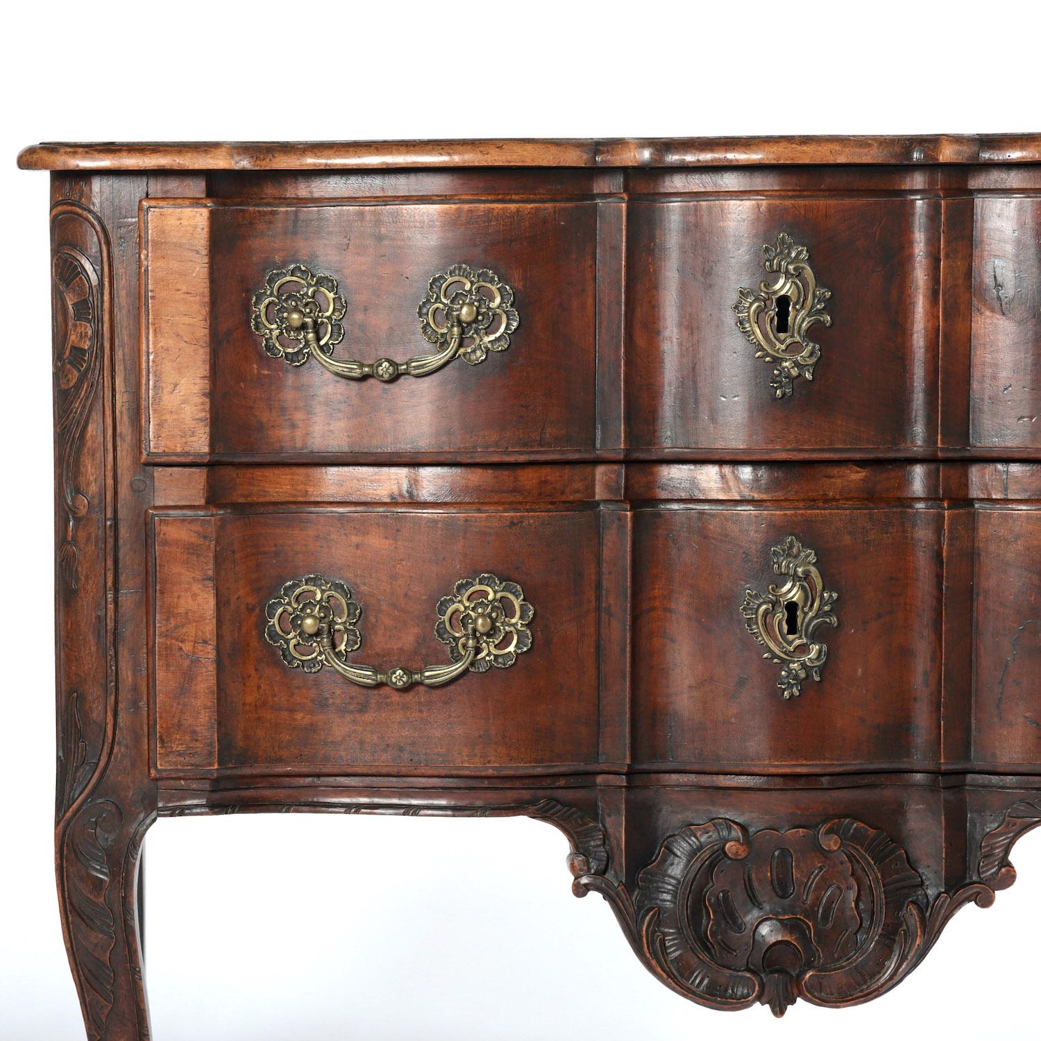 An 18th Century Walnut Commode For Sale 15