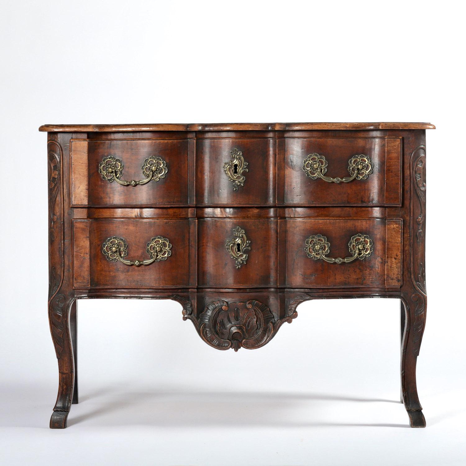Vagabond Antiques presents an 18th century walnut commode

France, circa 1750

” A solid walnut commode, the timbers have a deep, rich, natural colour “
