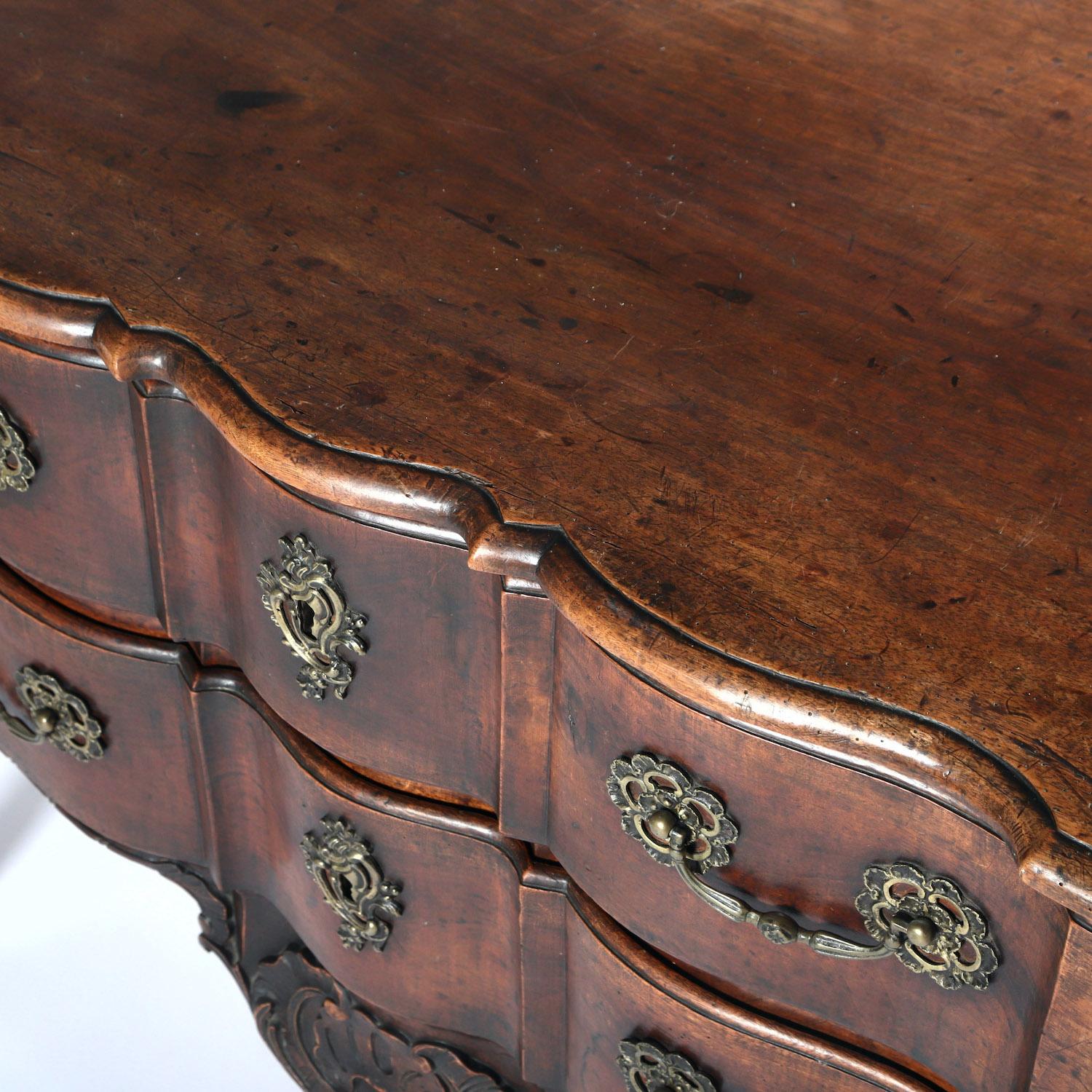 An 18th Century Walnut Commode For Sale 16