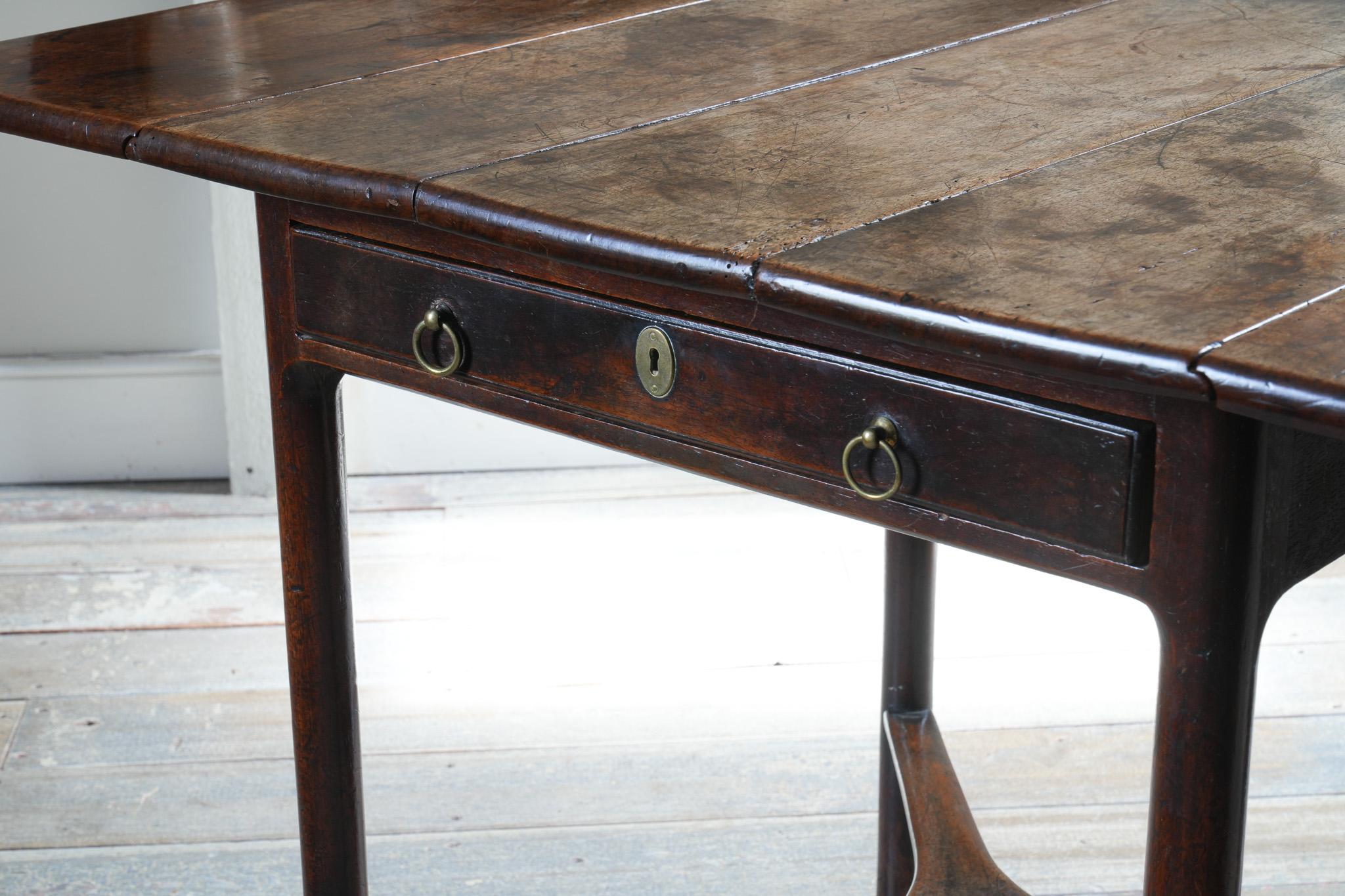 English An 18th Century Walnut Pembroke Table For Sale