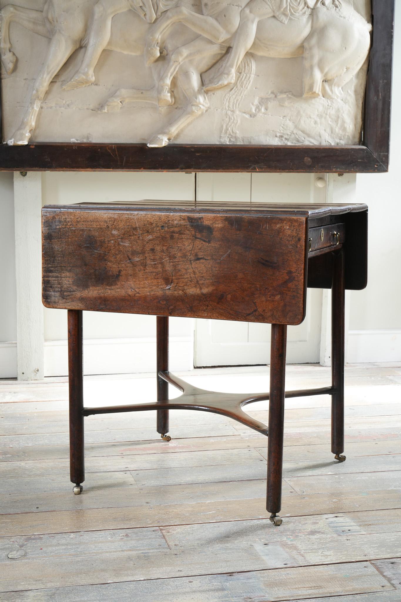 An 18th Century Walnut Pembroke Table For Sale 1