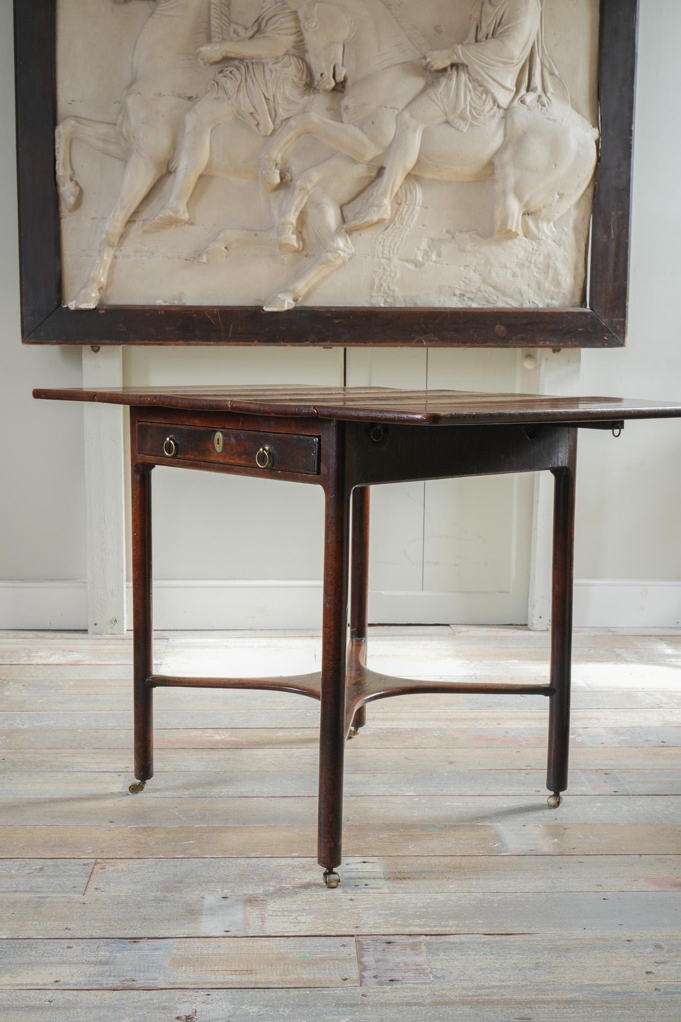 An 18th Century Walnut Pembroke Table For Sale 2