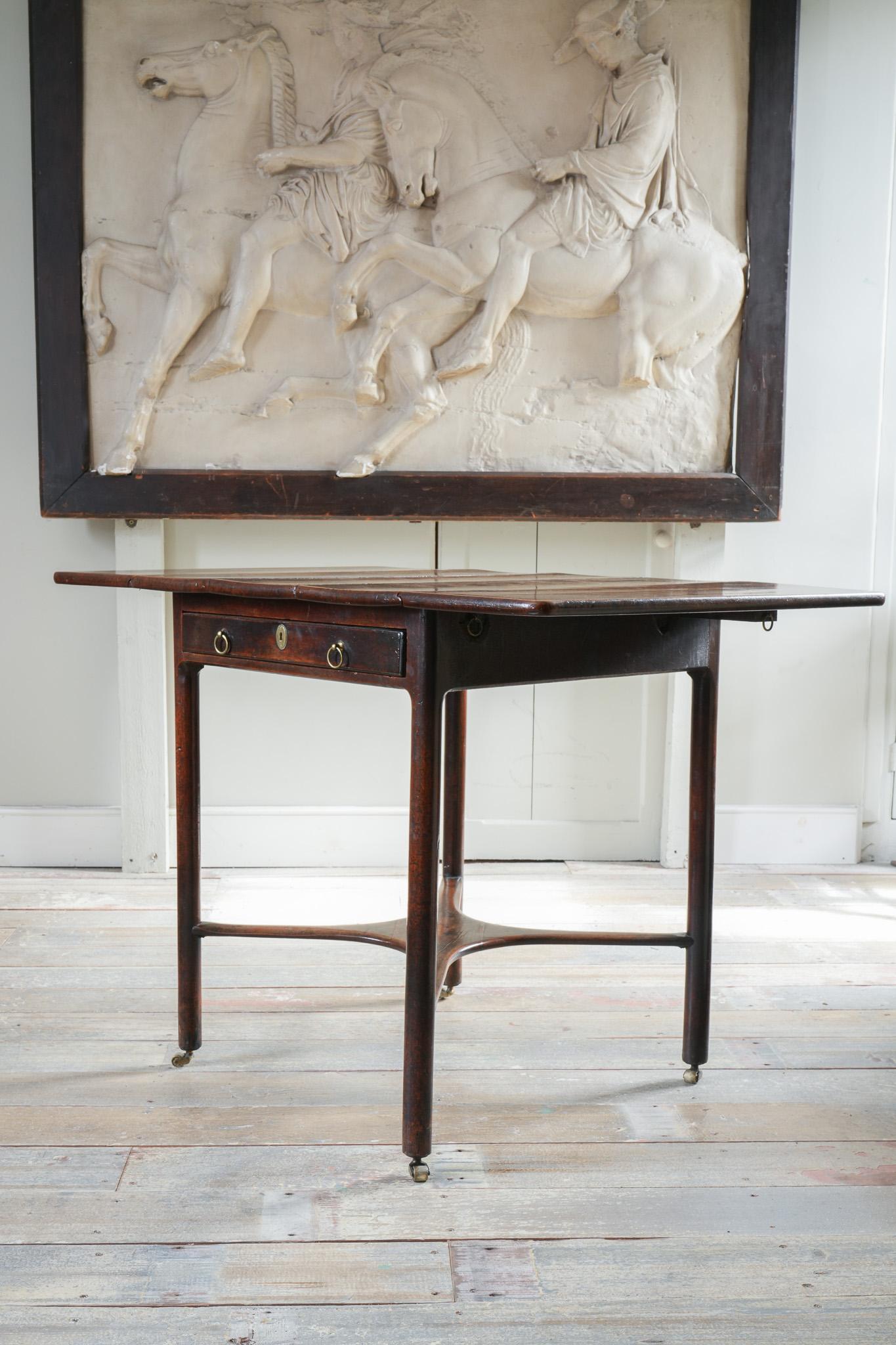 An 18th Century Walnut Pembroke Table For Sale 3