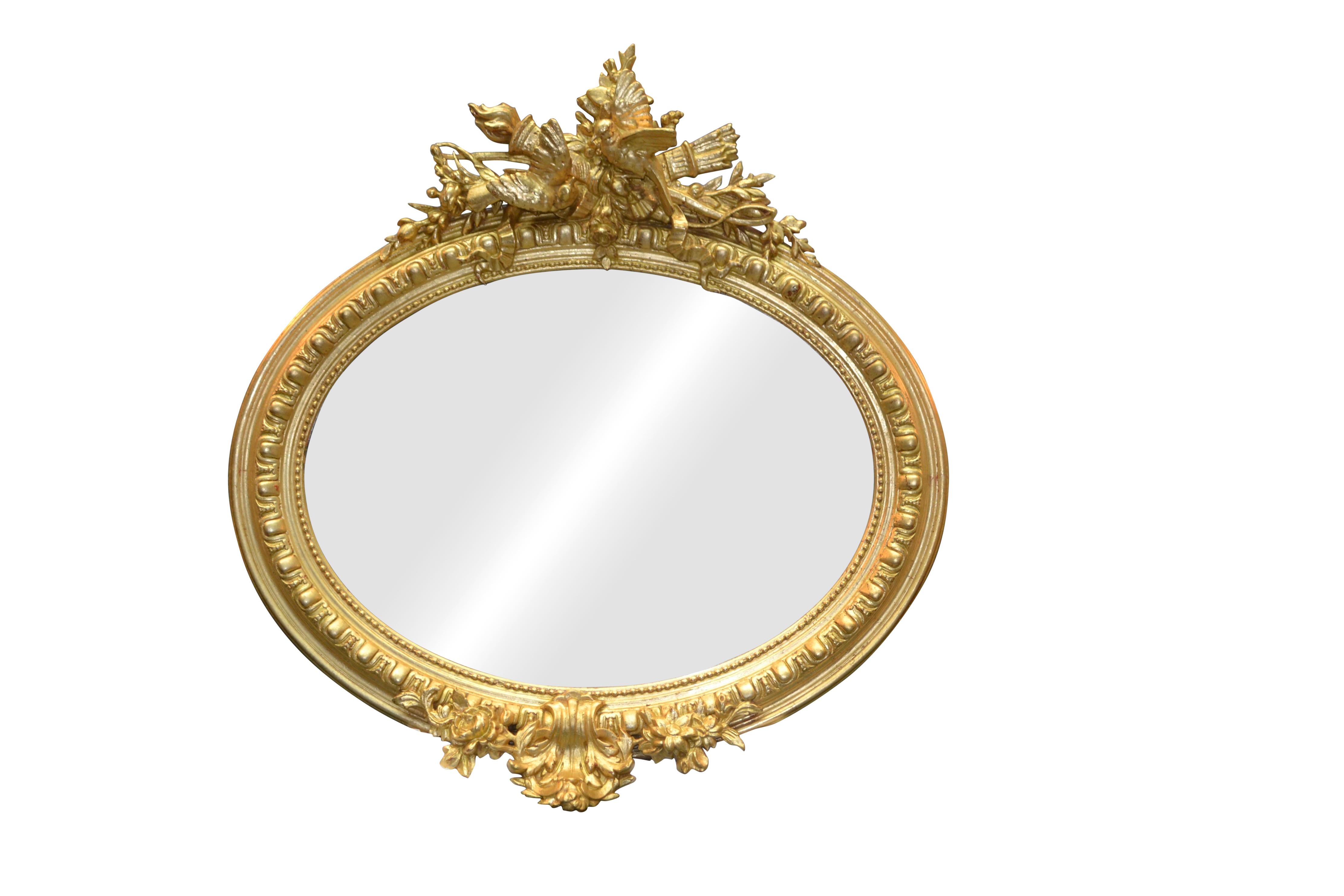 Francese Specchio ovale in legno dorato in stile Luigi XVI del XIX secolo in vendita