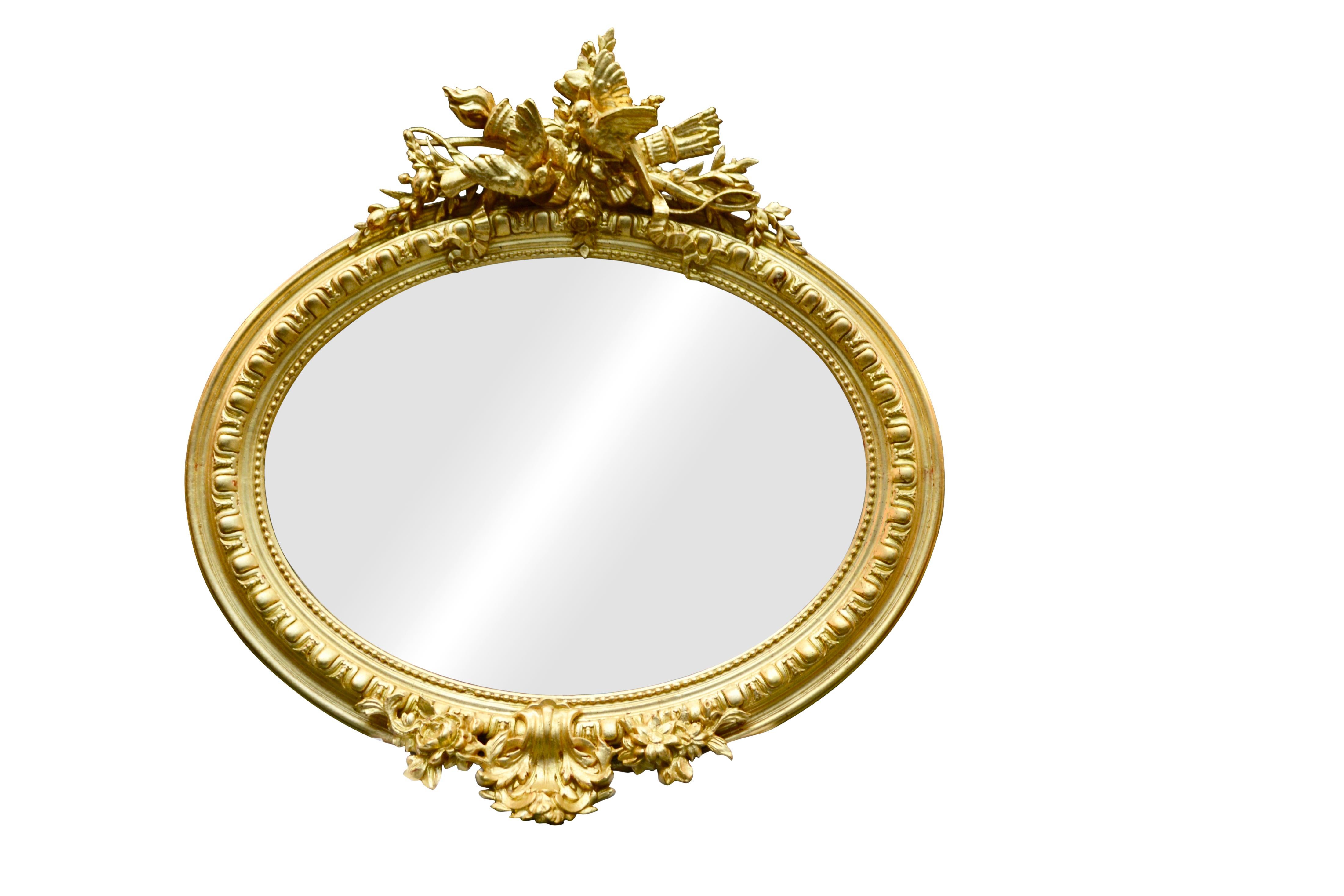 Dorato Specchio ovale in legno dorato in stile Luigi XVI del XIX secolo in vendita