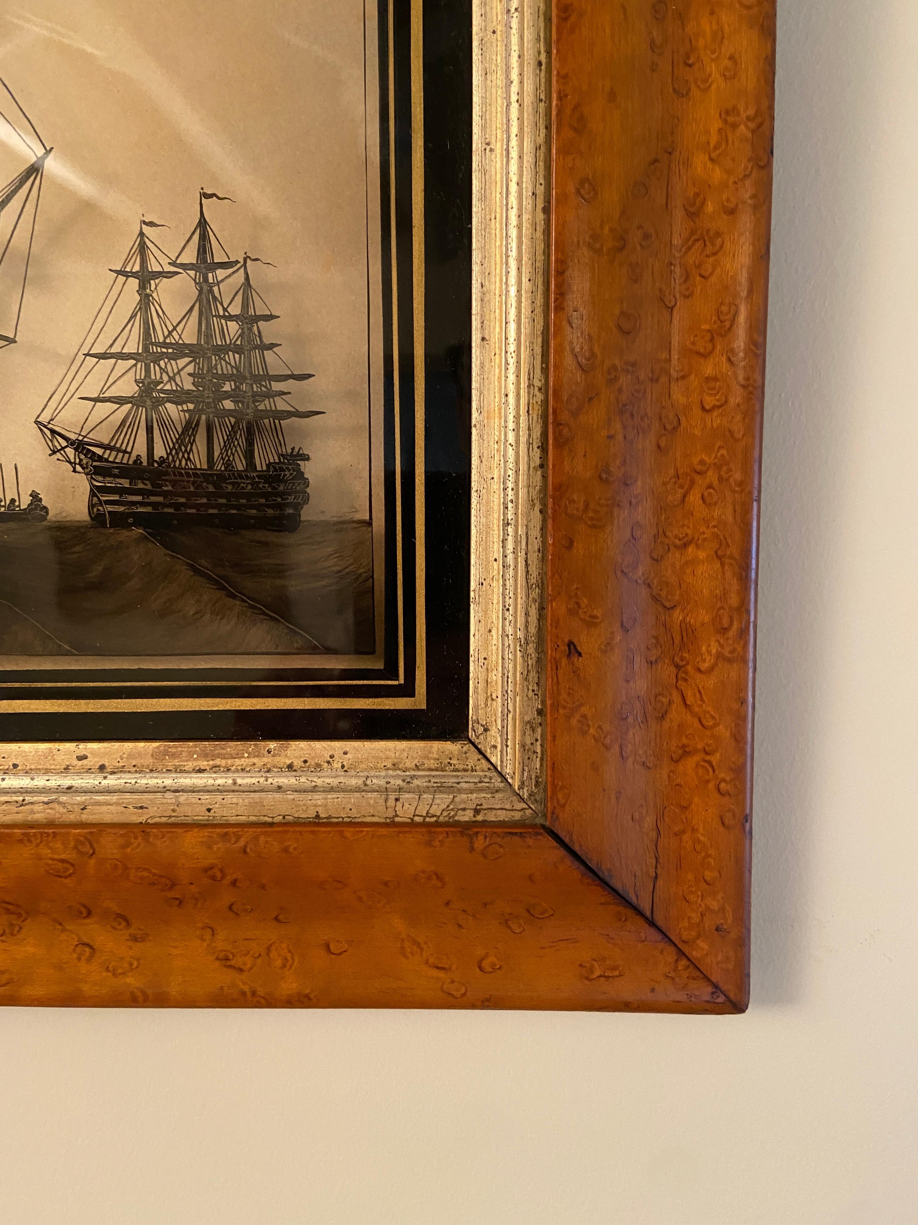 Tableau de silhouette en érable du début du 19e siècle, encadré avec verre inversé, représentant le Victory, le navire amiral de Nelson. 

Les peintures de silhouettes sur verre inversé étaient populaires au XIXe siècle et les navires connus de