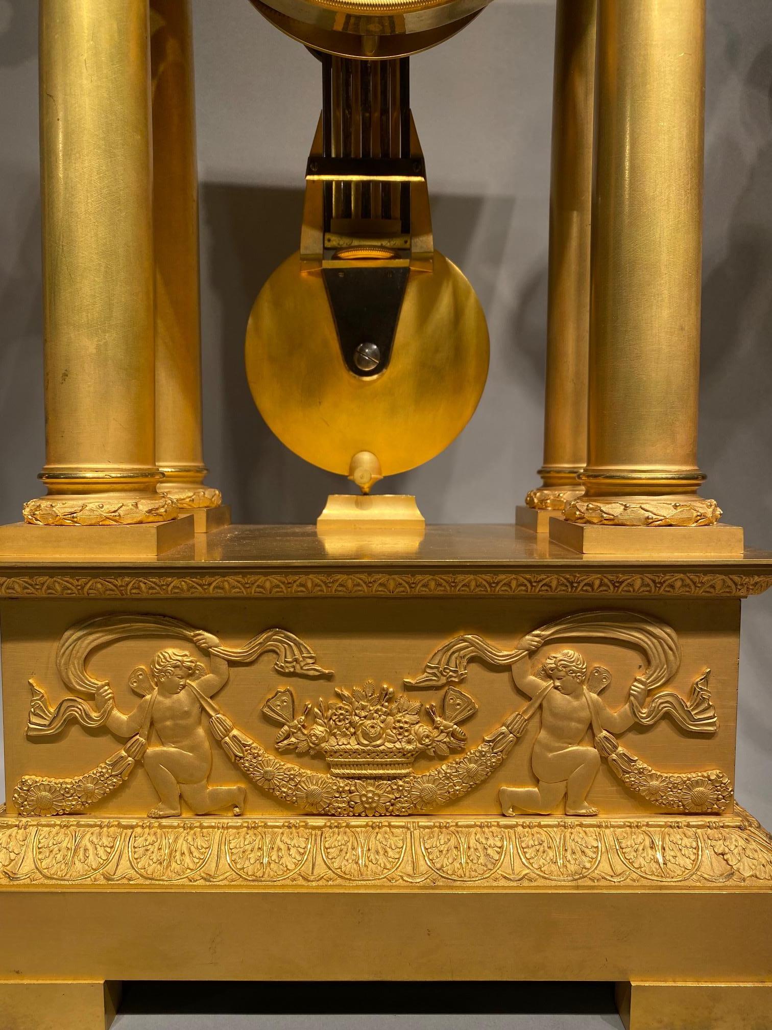 An 19th century ormolu Charles X clock garniture set. in vendita 3