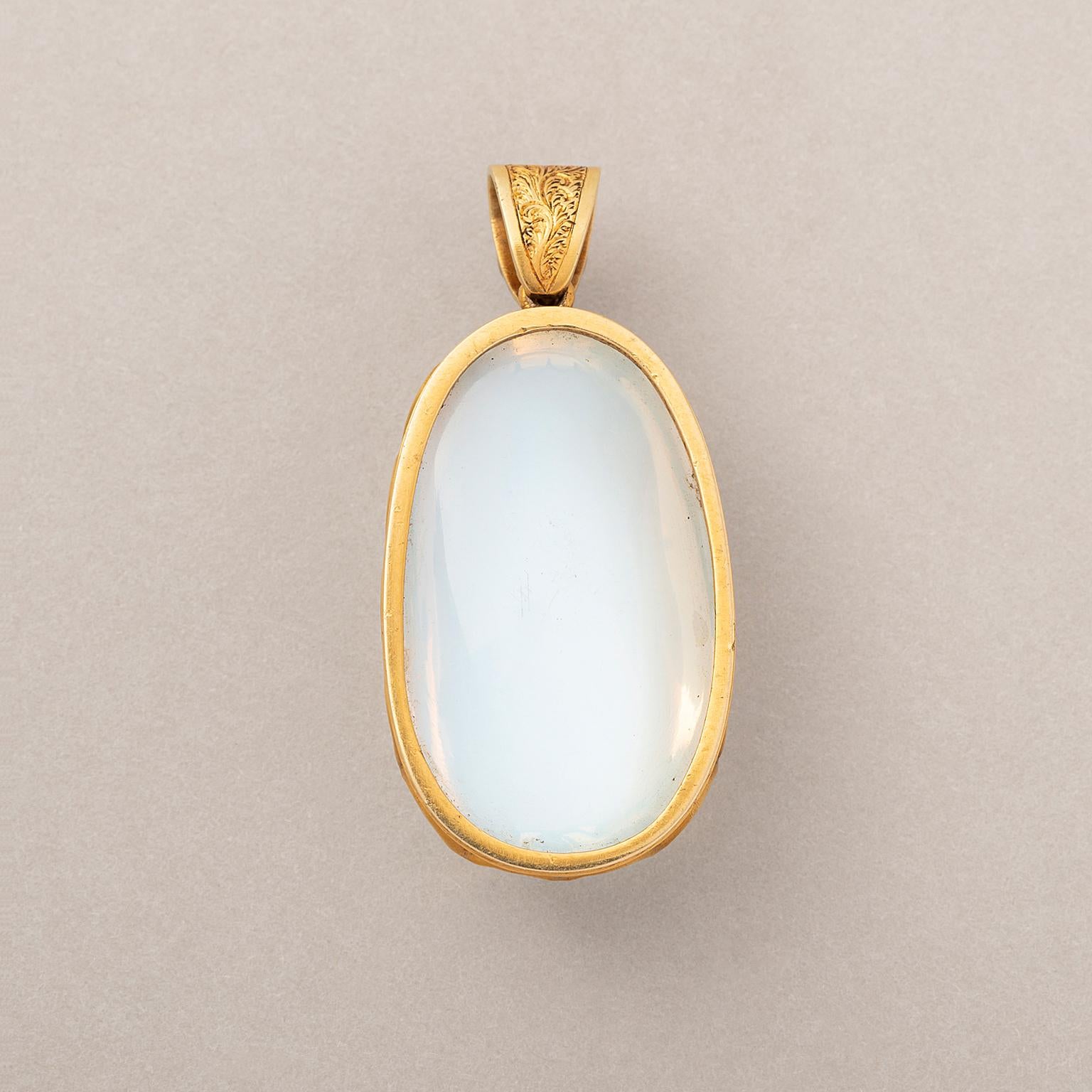 Cabochon !8 Carat Gold Victorian Pendant with Moonstone For Sale