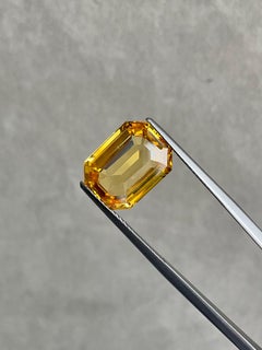 Un Zafiro Amarillo Octogonal de 8,96 quilates