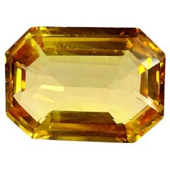 Uno zaffiro giallo ottagonale da 8,96 carati