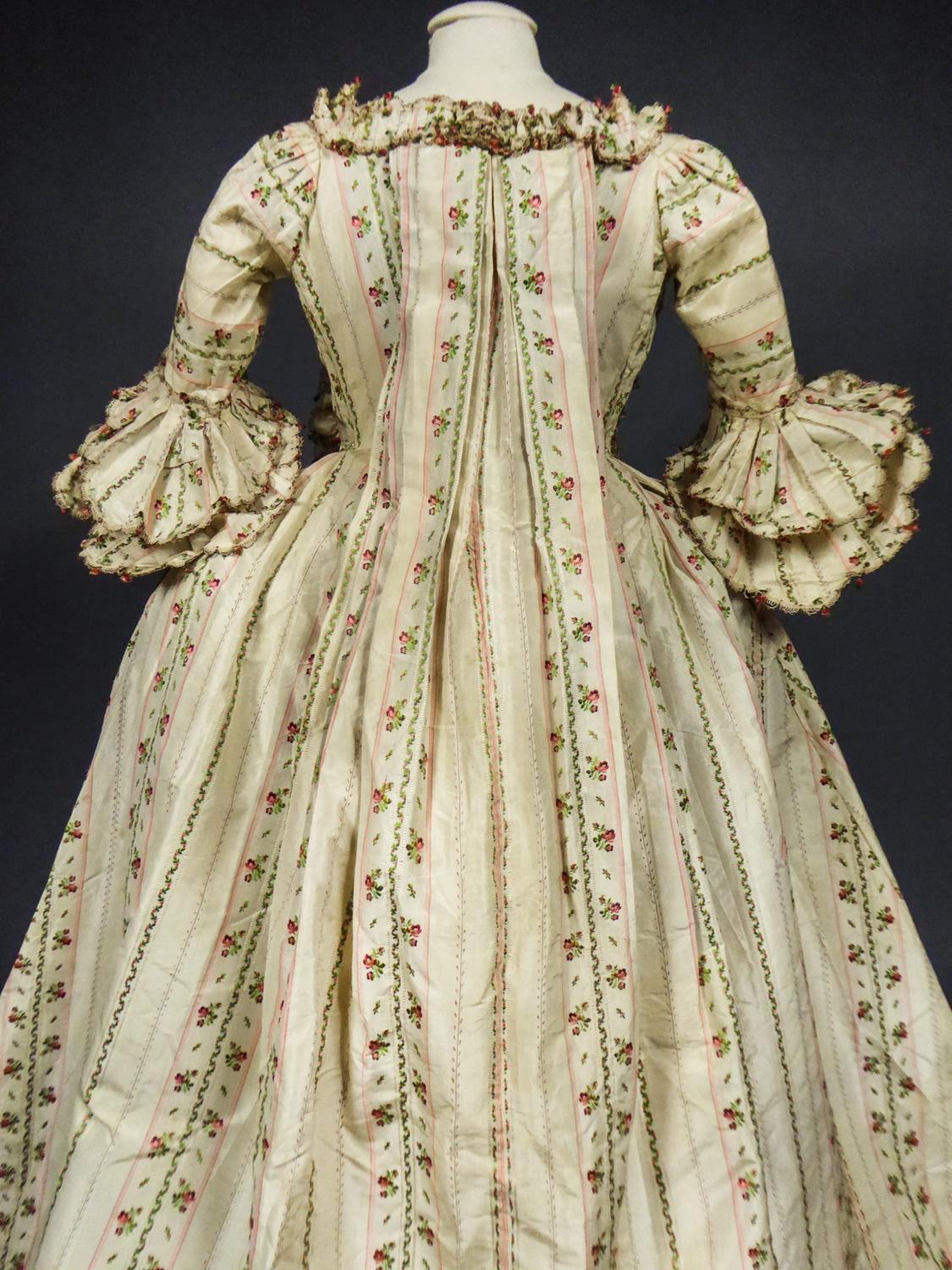 An à la française Sack Back Taffeta Silk Court Gown - France Circa 1780 For Sale 4