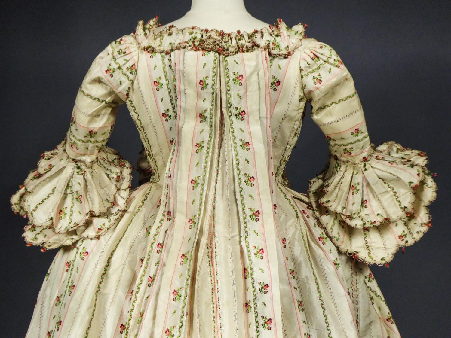 An à la française Sack Back Taffeta Silk Court Gown - France Circa 1780 For Sale 6
