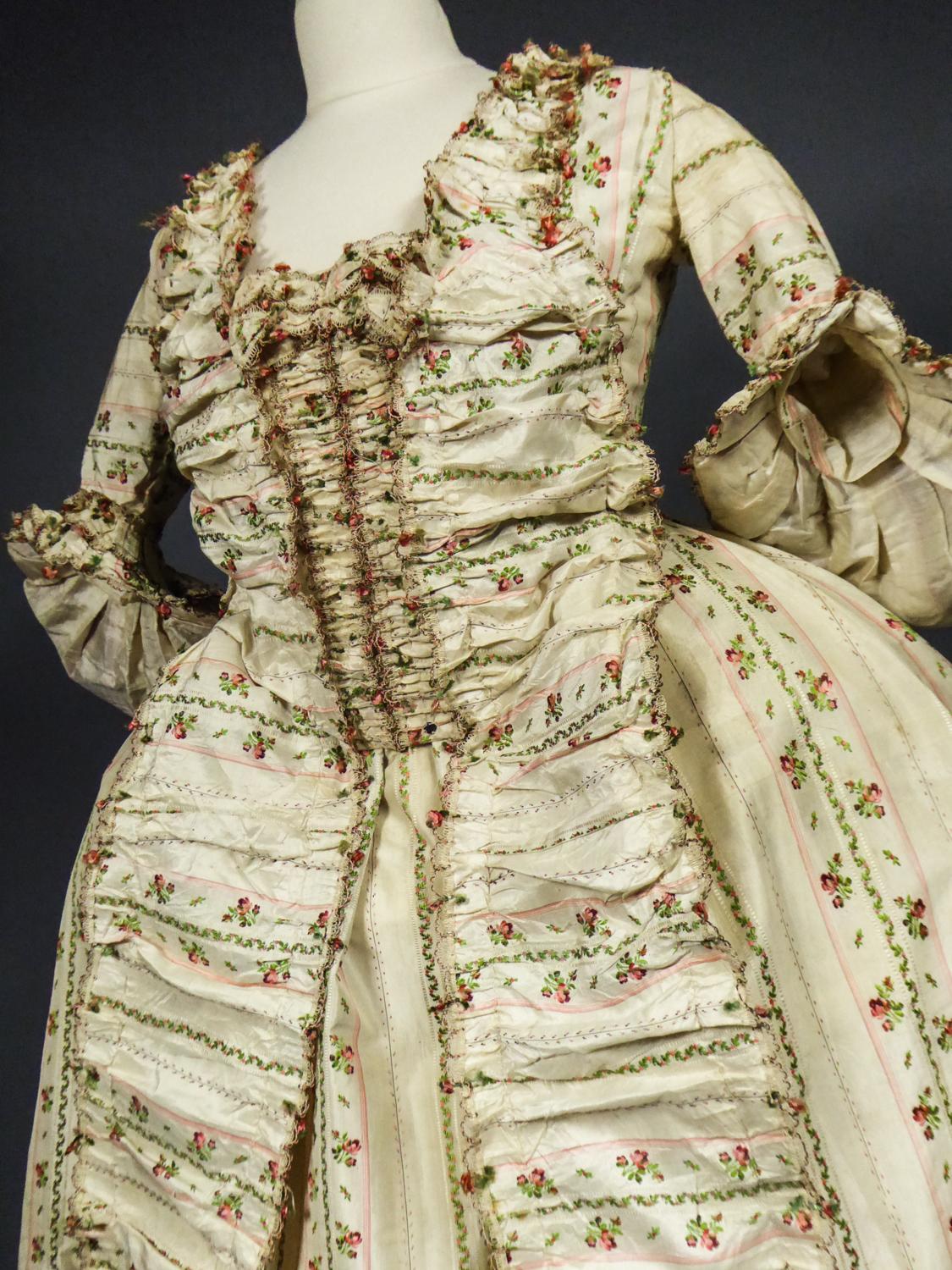 An à la française Sack Back Taffeta Silk Court Gown - France Circa 1780 For Sale 8
