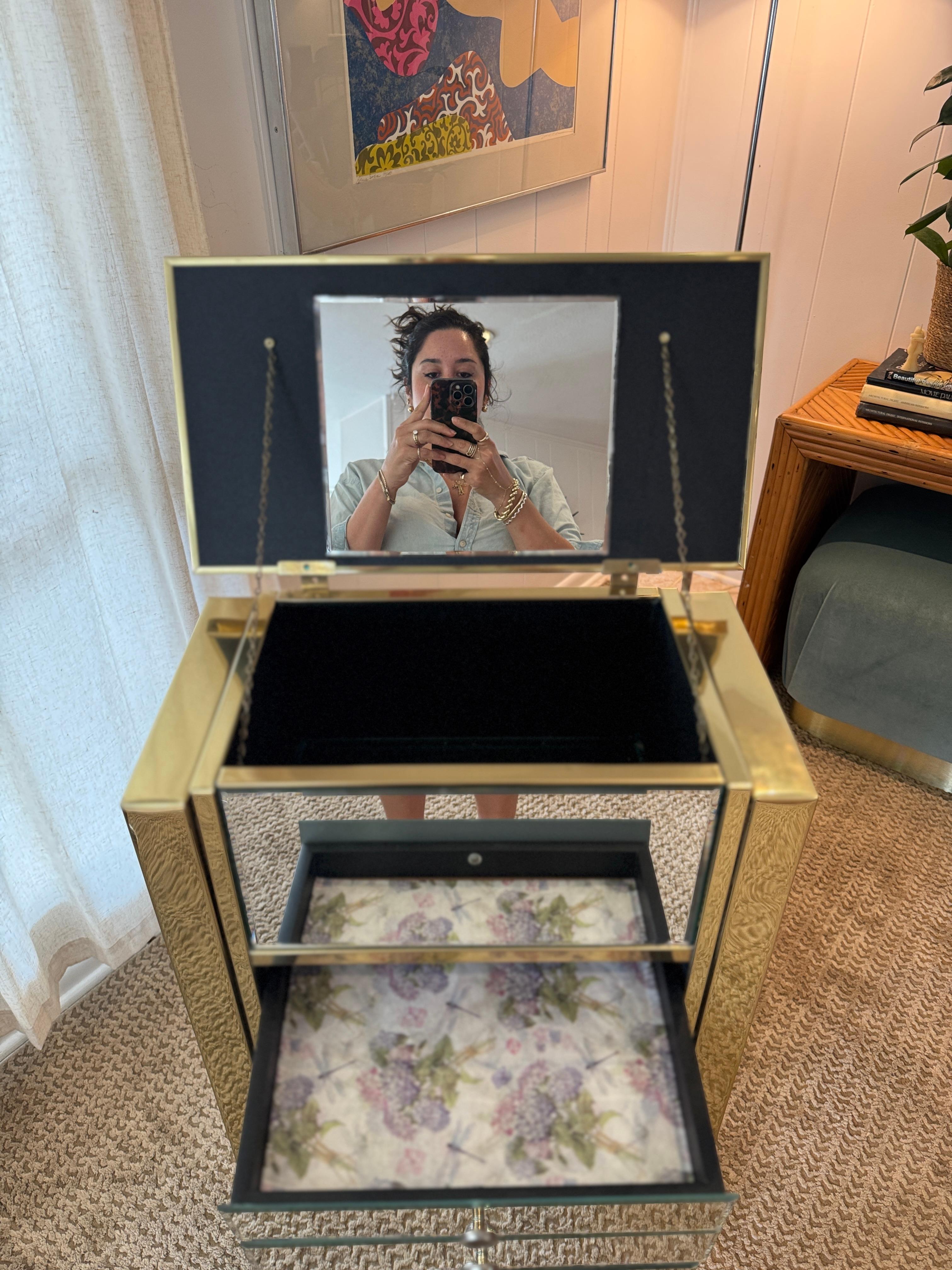 An absolutely fabulous mirrored armoire or jewelry case, circa 1970s For Sale 8