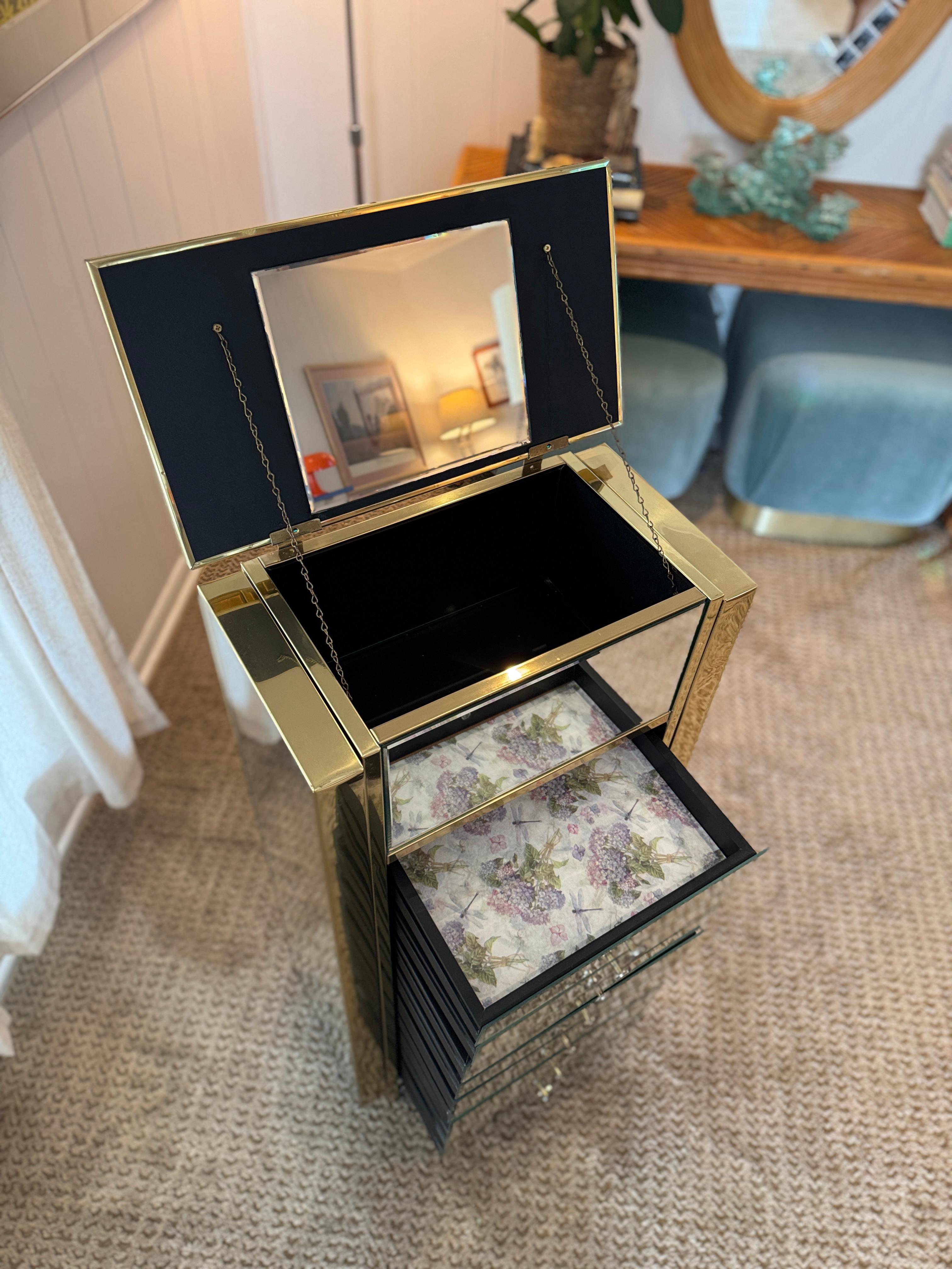 An absolutely fabulous mirrored armoire or jewelry case, circa 1970s For Sale 12