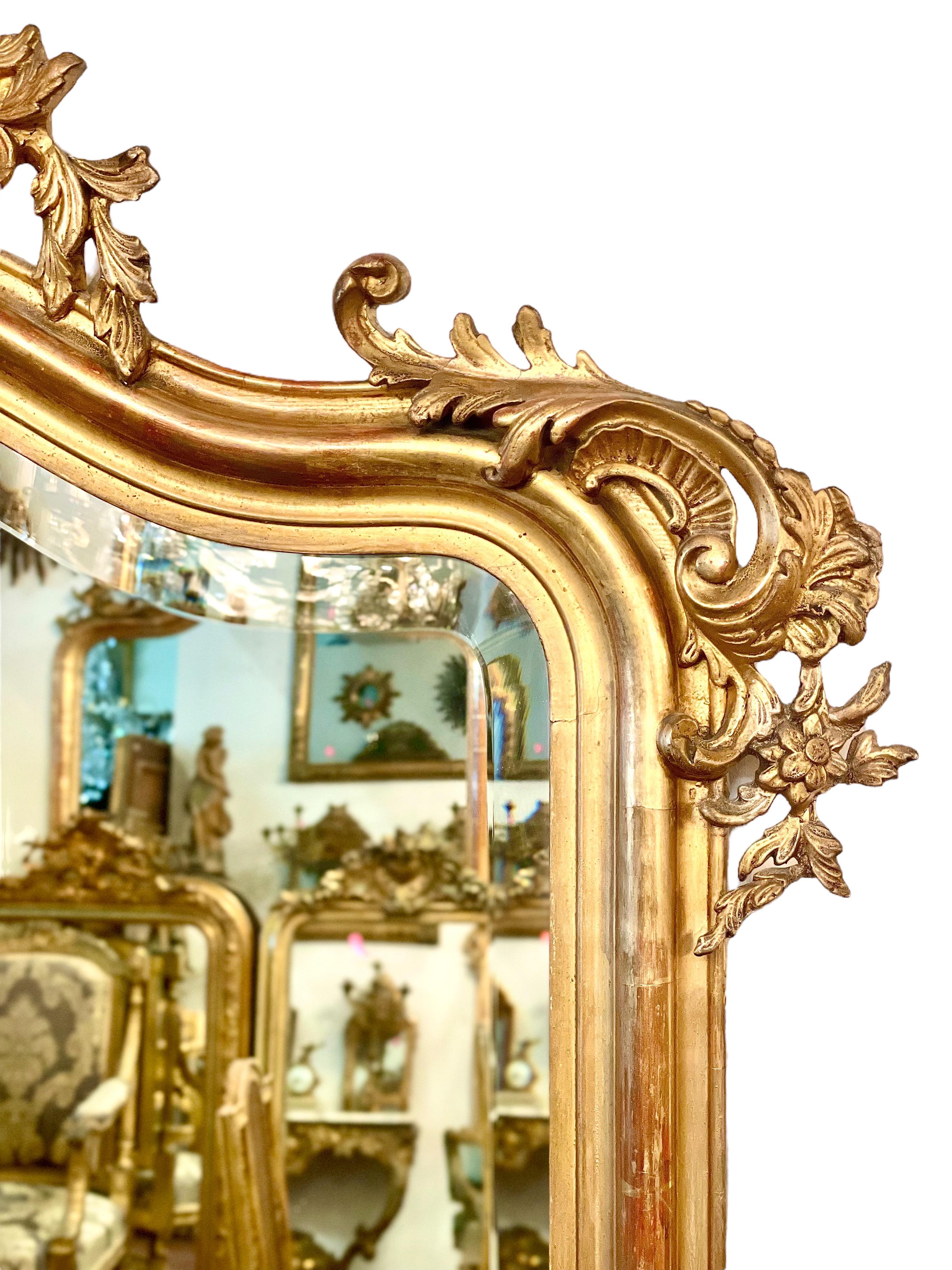 Louis XV Style Mirror, Gilt and Carved Wood 19th Century In Good Condition For Sale In LA CIOTAT, FR
