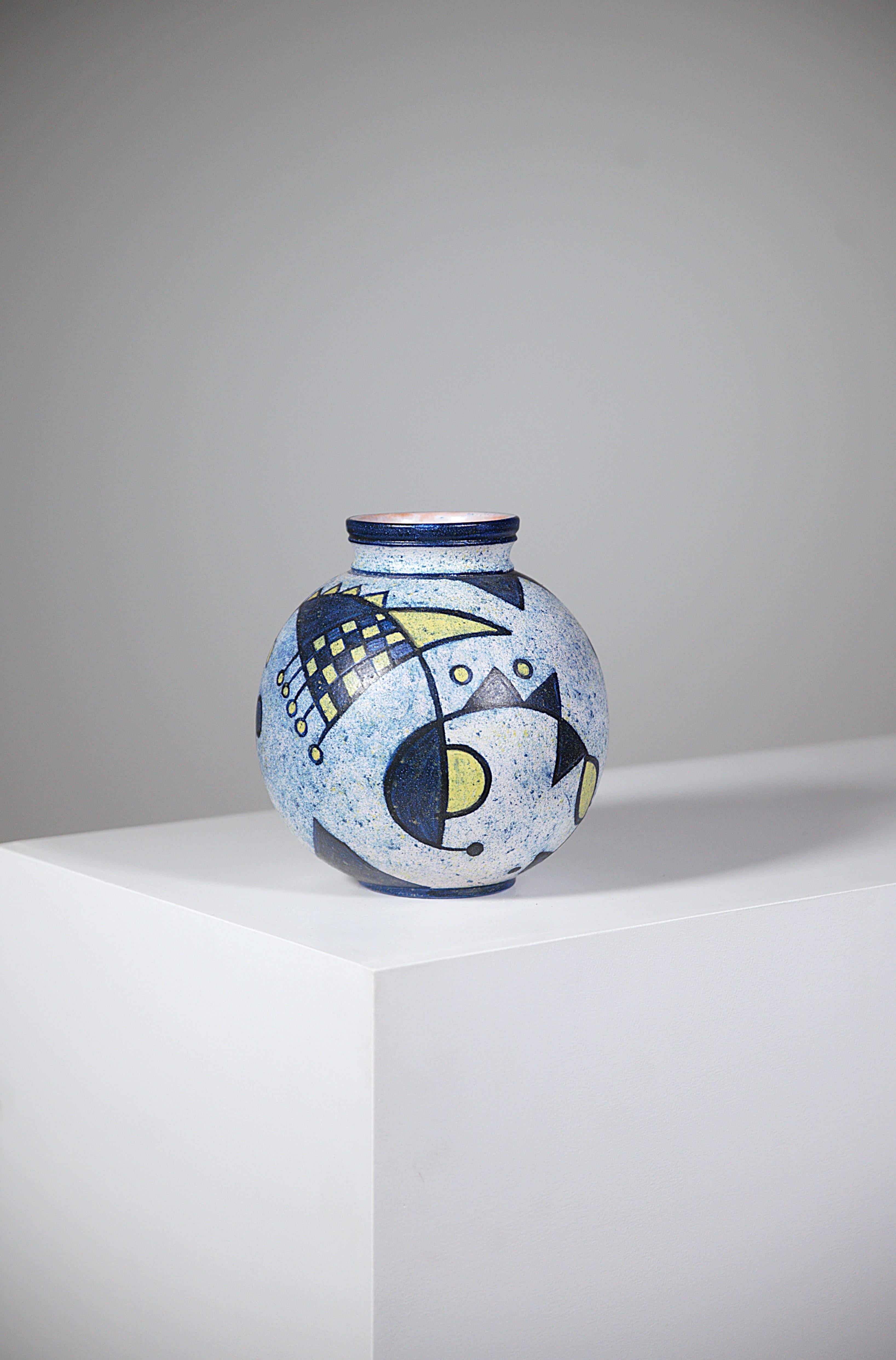 Un bellissimo e raro vaso di Bernard Buffat Francia anni '70.

Drôme Provençale.

Bel disegno astratto con uccelli e ciò che si immagina...

Firmato sotto.

In buone condizioni.