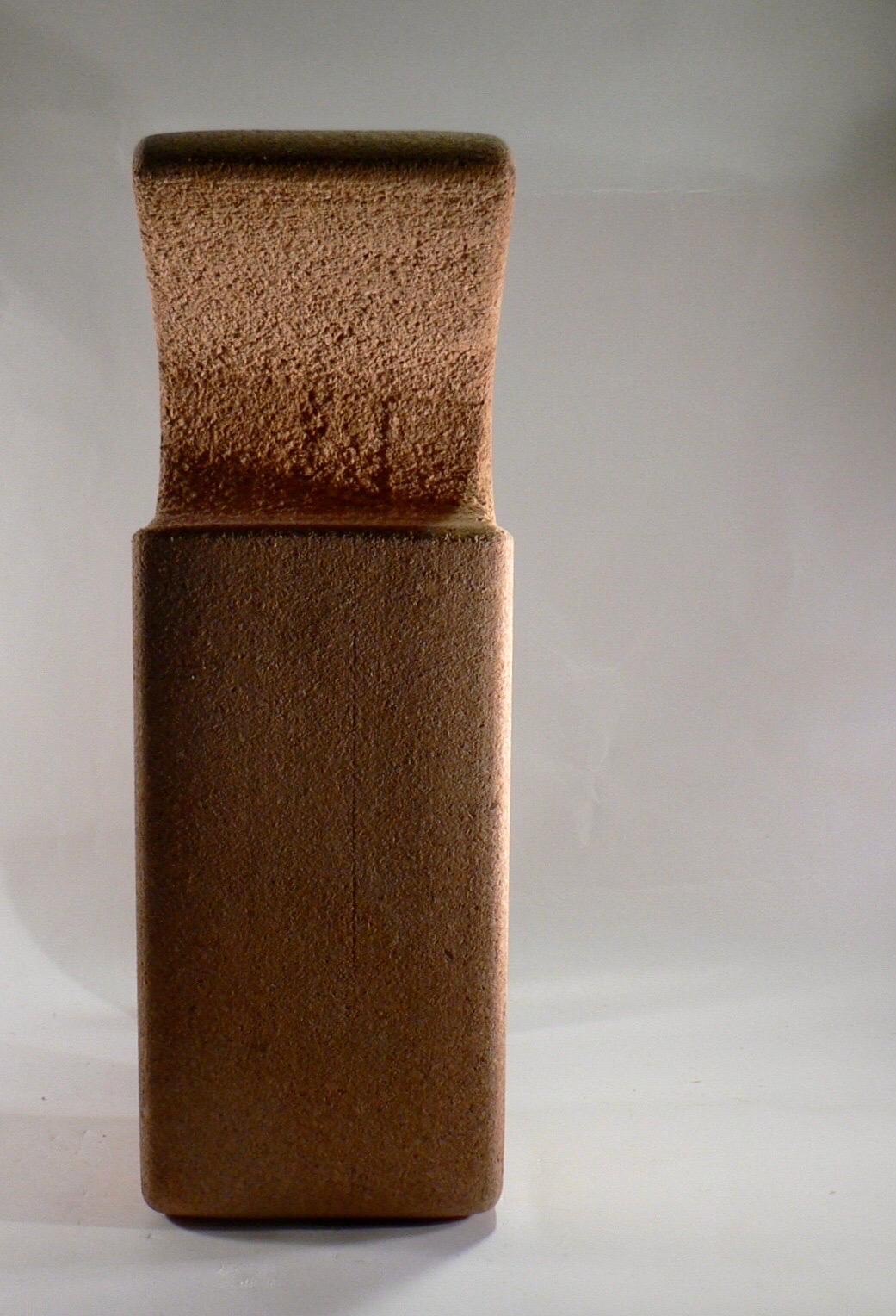 An abstract sculpture carved from cork - France - 2010 In Good Condition For Sale In SOTTEVILLE-LÈS-ROUEN, FR