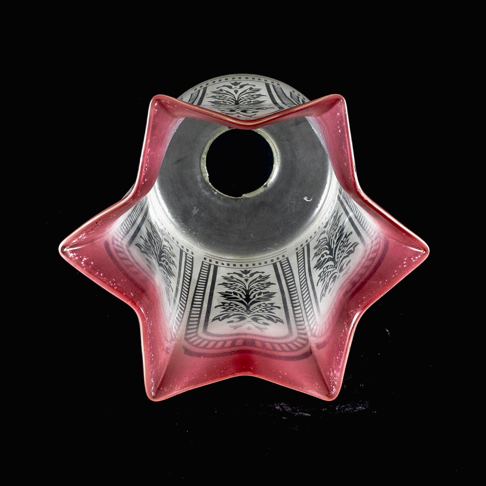Ein säuregeätzter Vaseline-Glasschirm mit Blumenmotiven im Angebot 9