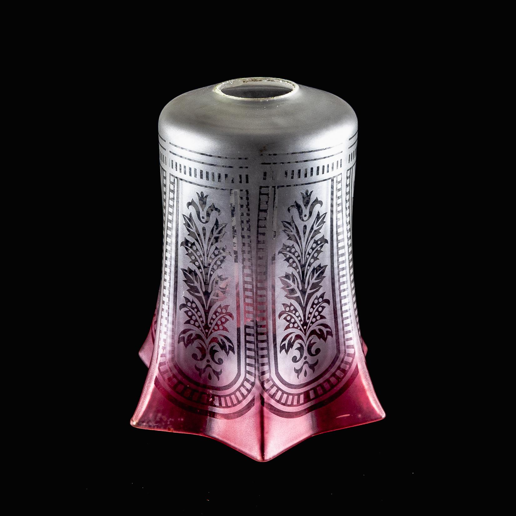 Ein säuregeätzter Vaseline-Glasschirm mit Blumenmotiven (Handgefertigt) im Angebot