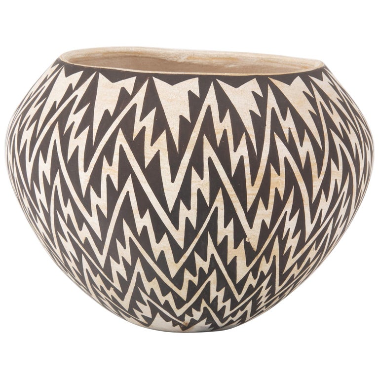 Acoma Vase By Jessie Garcia With Black And White Lightning Design For Sale At 1stdibs
