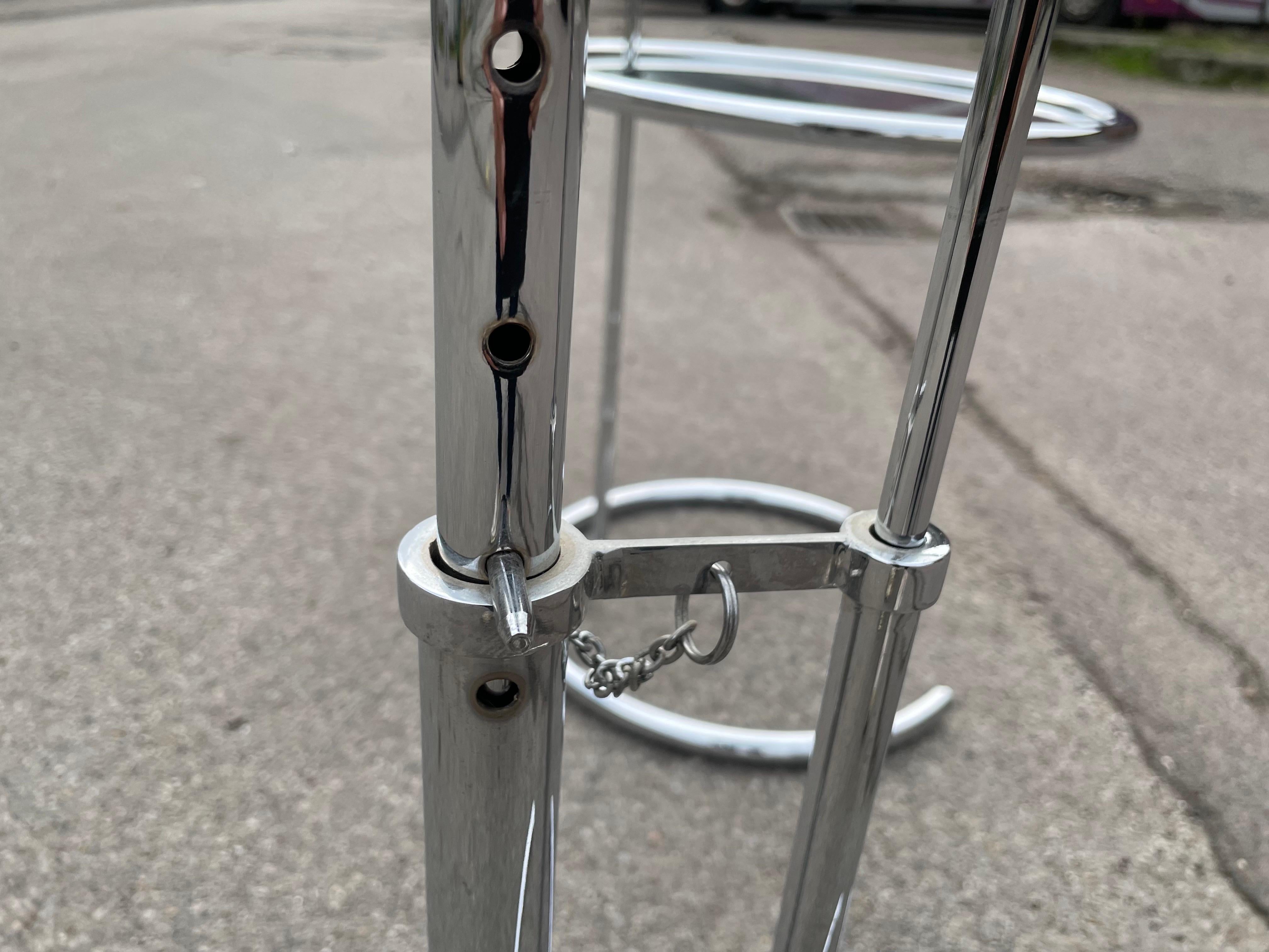Mid-Century Modern An adjustable set of 1980´s sidetables or Night Stands in chrome and glass For Sale