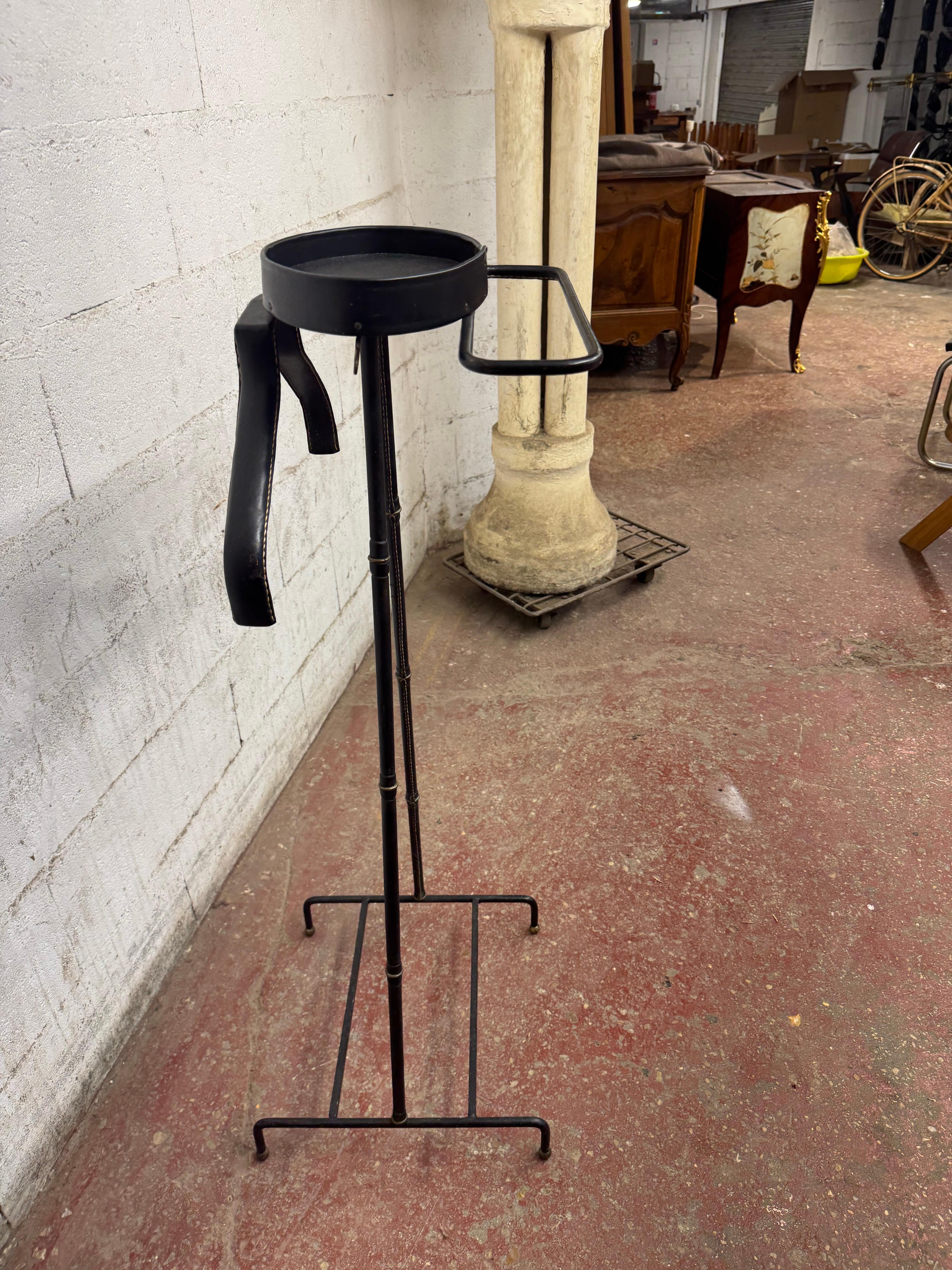 Un galán Adnet de cuero original Europeo en venta