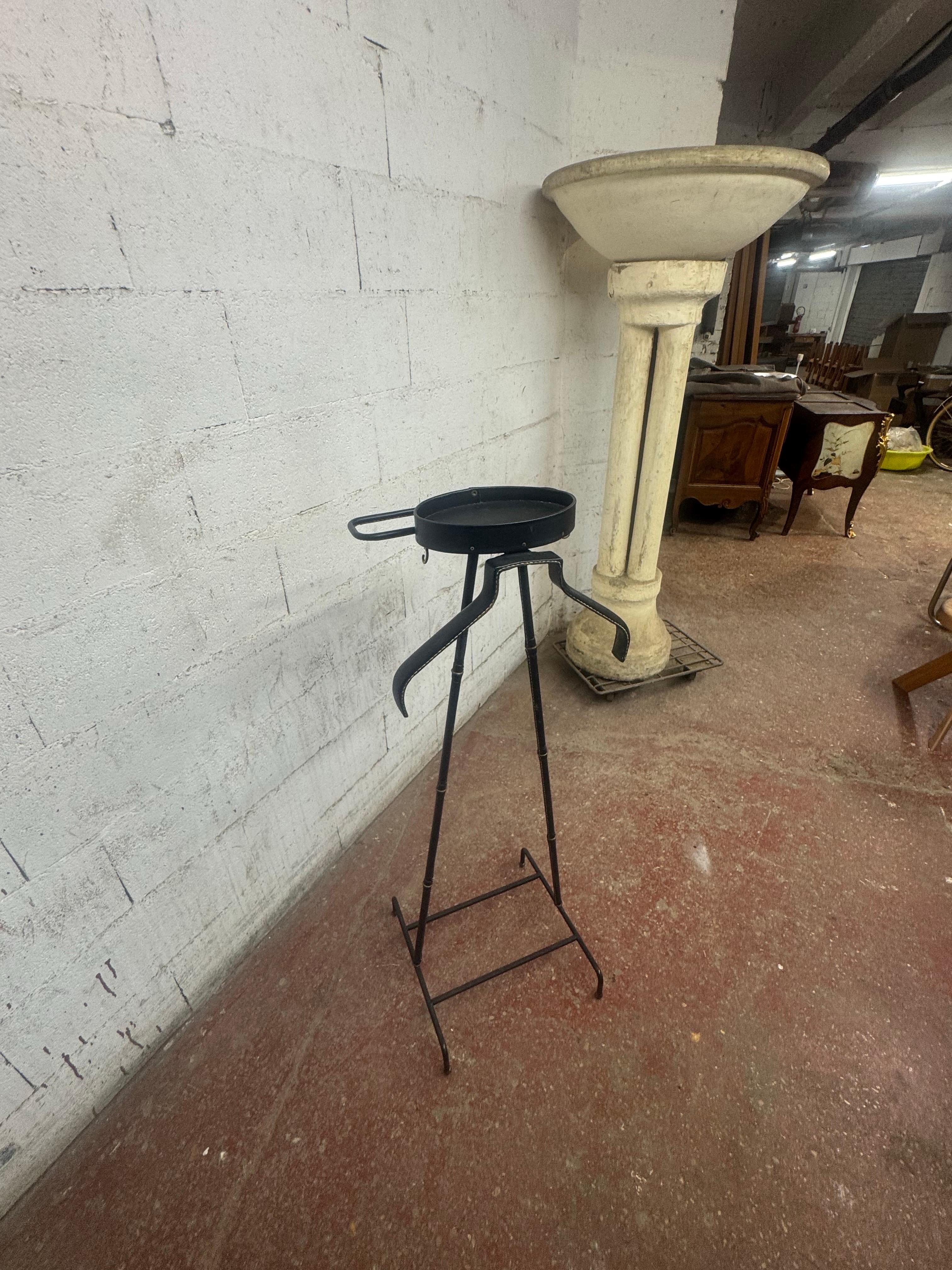 Un galán Adnet de cuero original en venta