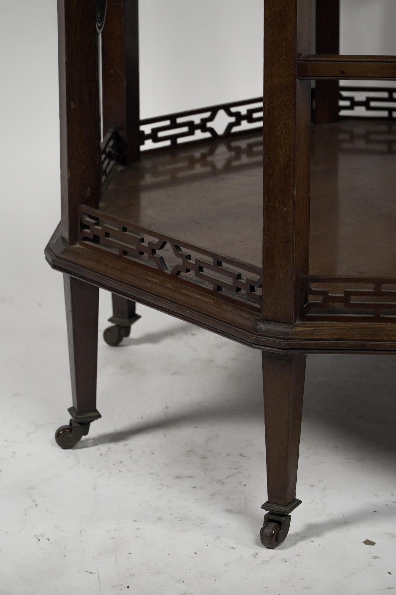 Acajou Gillows attr, table centrale octogonale à huit pieds en noyer Aesthetic Movement en vente