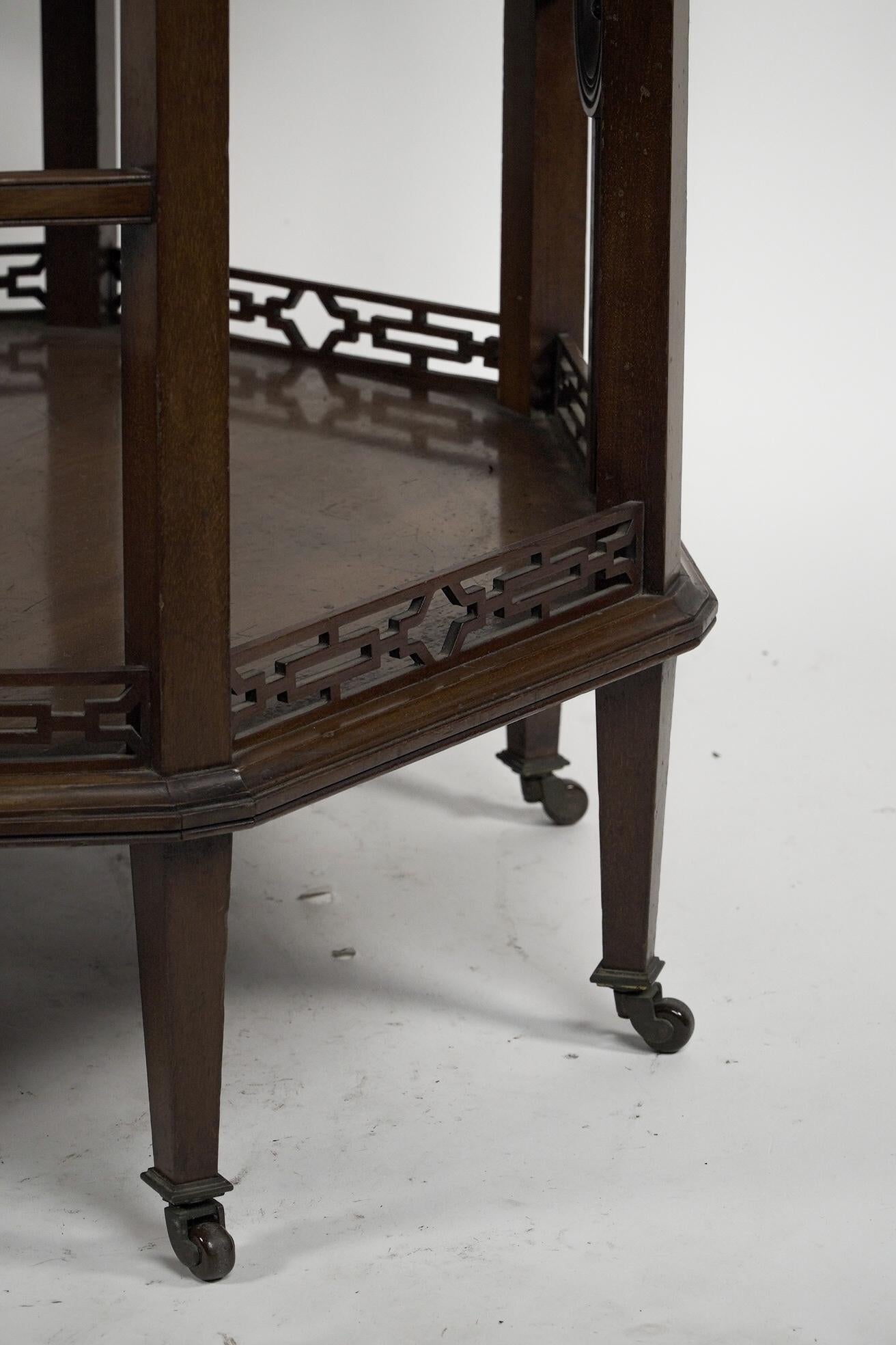 Gillows attr, table centrale octogonale à huit pieds en noyer Aesthetic Movement en vente 1